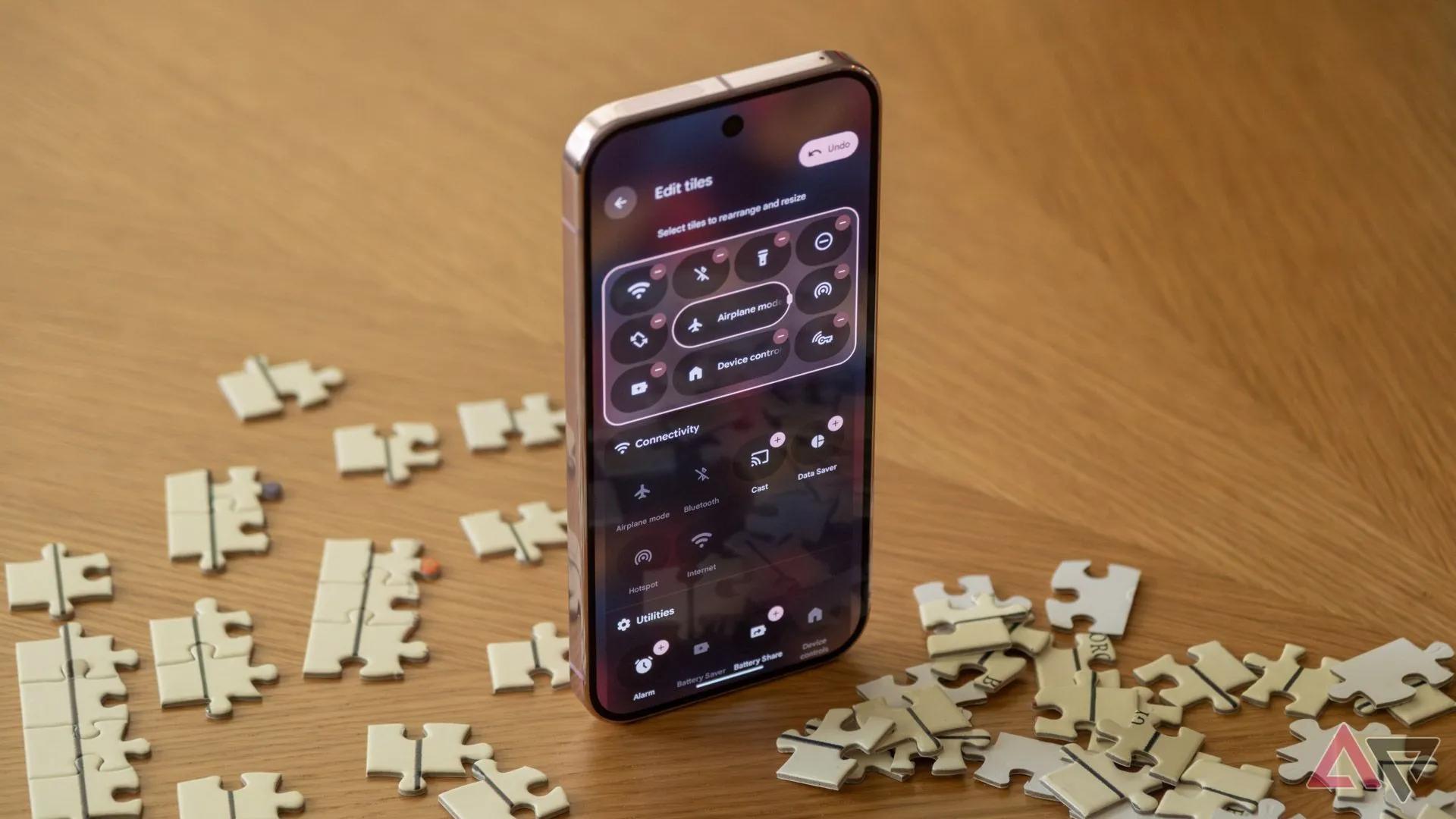 Điện thoại Pixel hiển thị giao diện Cài đặt nhanh trên Android 16