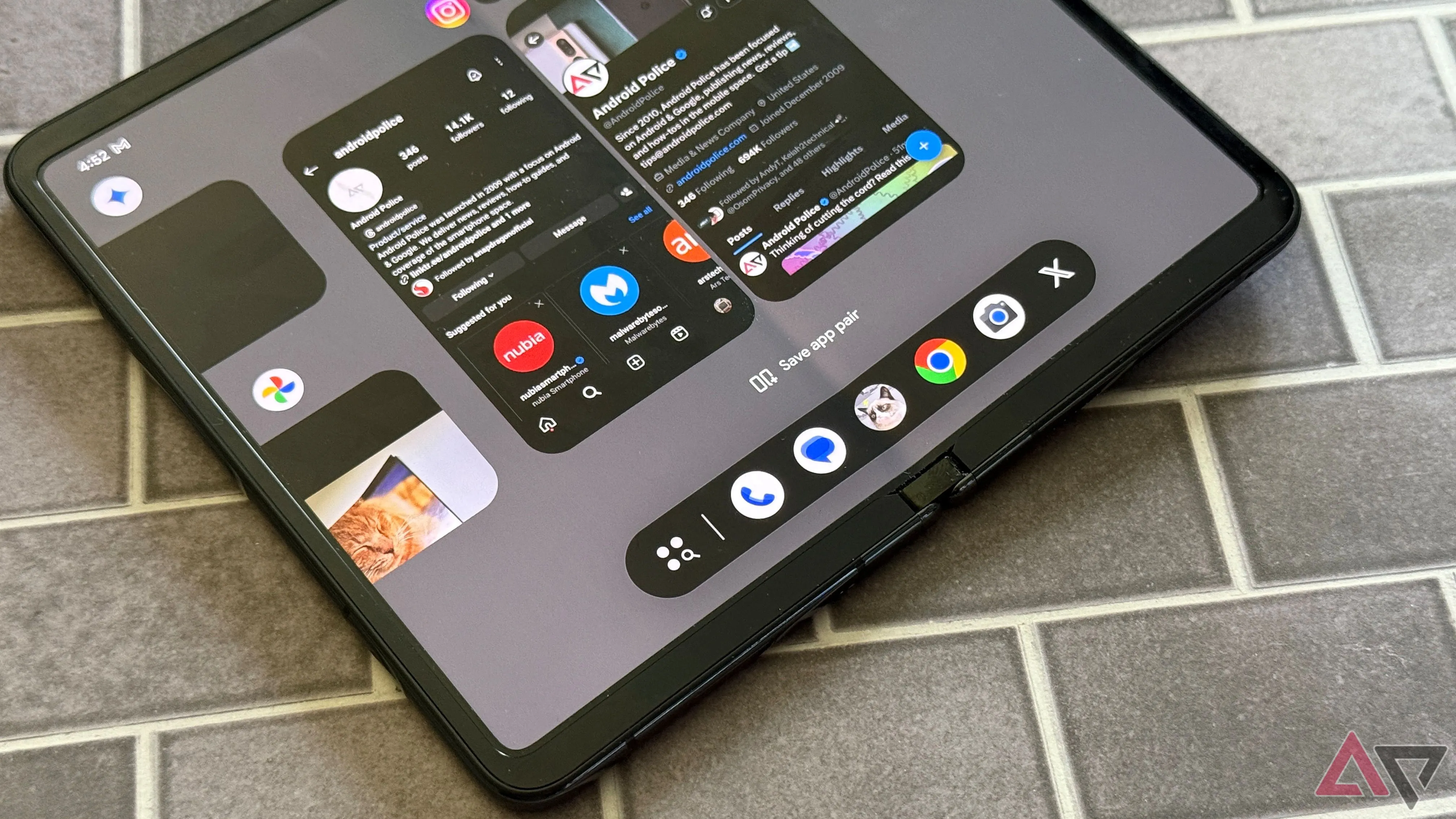 Giao diện chia đôi màn hình (App Pair) trên Google Pixel Fold cho đa nhiệm