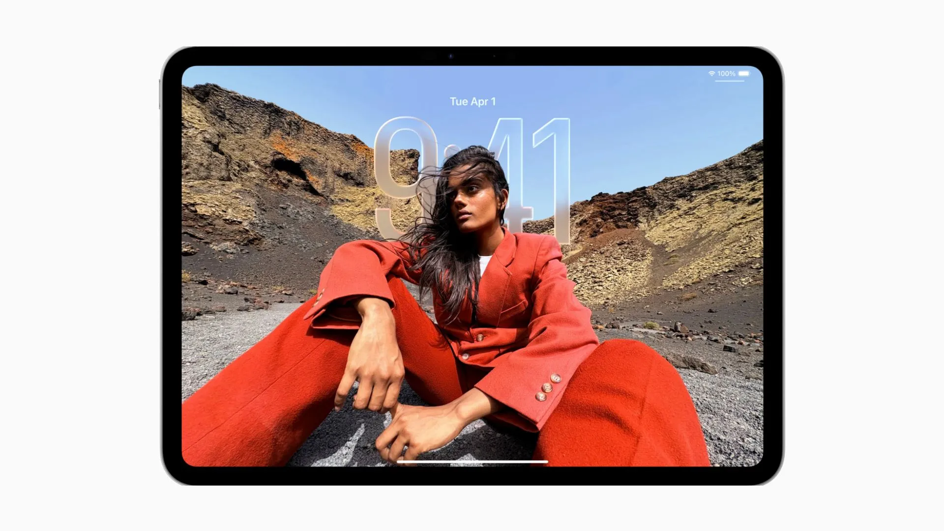 Giao diện màn hình khóa iPadOS 26 mới với thời gian hiển thị thông minh.