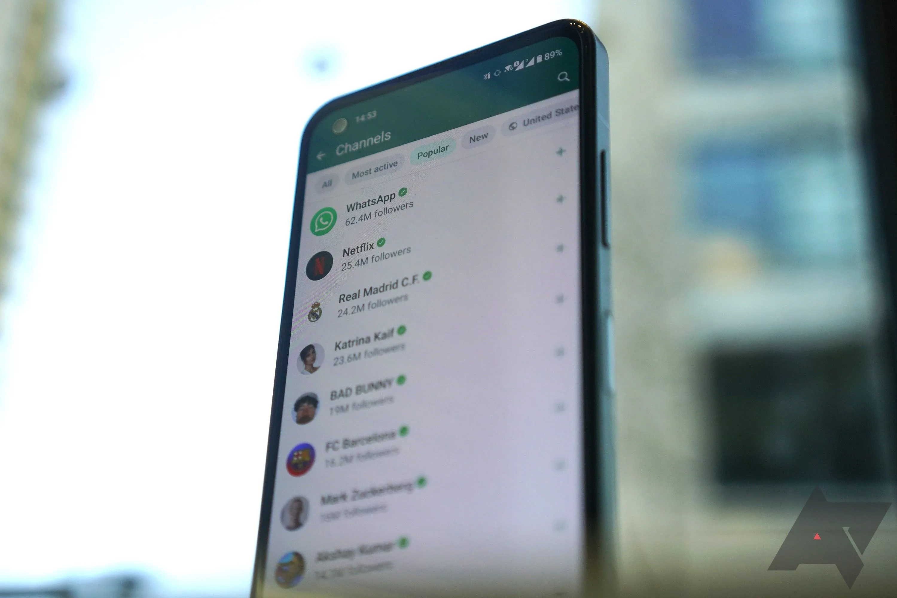 Giao diện WhatsApp hiển thị danh sách các Kênh WhatsApp trên điện thoại thông minh