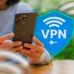 Hình ảnh người dùng iPhone với biểu tượng VPN, minh họa mạng riêng ảo