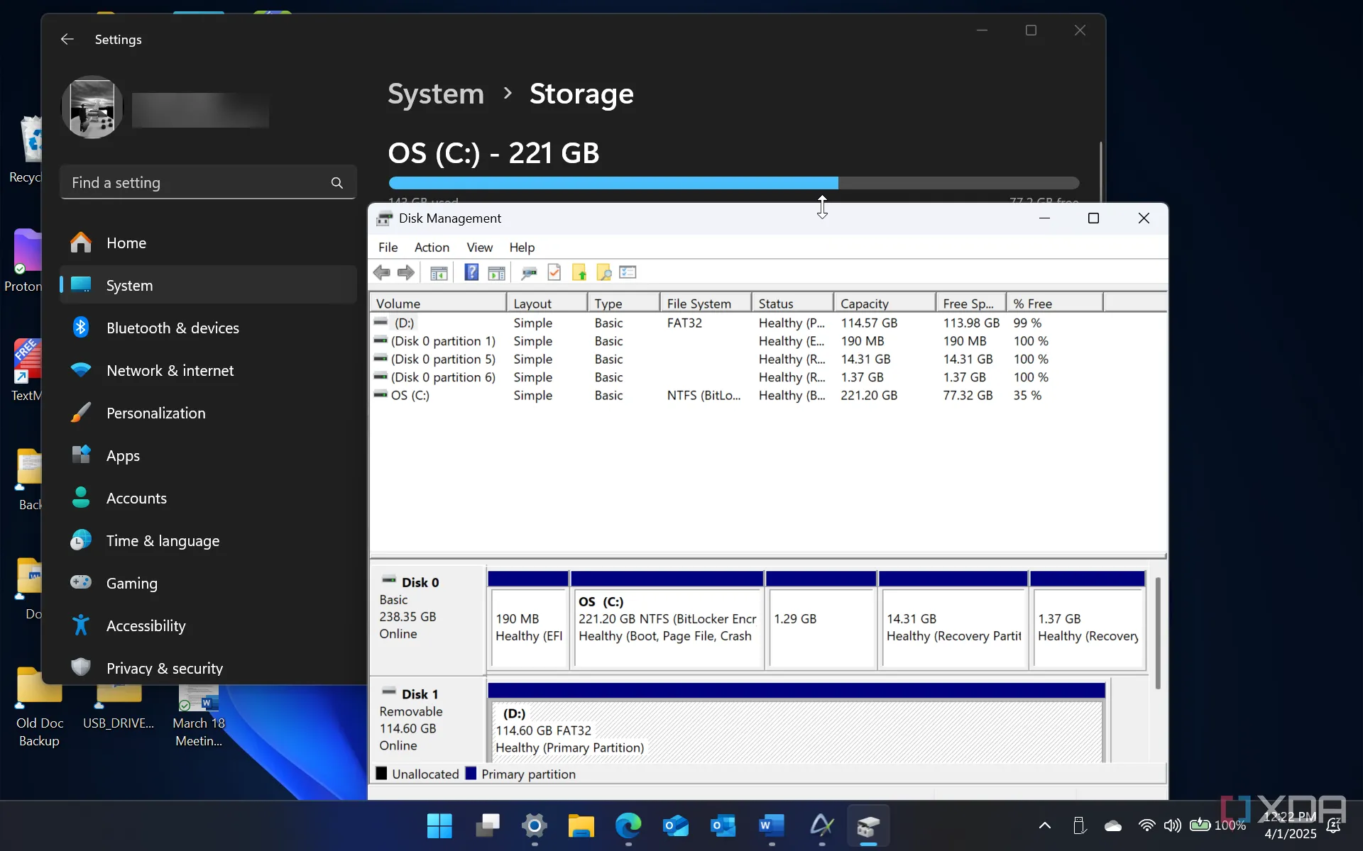 Ảnh chụp màn hình công cụ Disk Management trên Windows 11, hiển thị các phân vùng ổ đĩa với định dạng NTFS phổ biến, làm nổi bật sự khác biệt so với việc tích hợp ReFS.