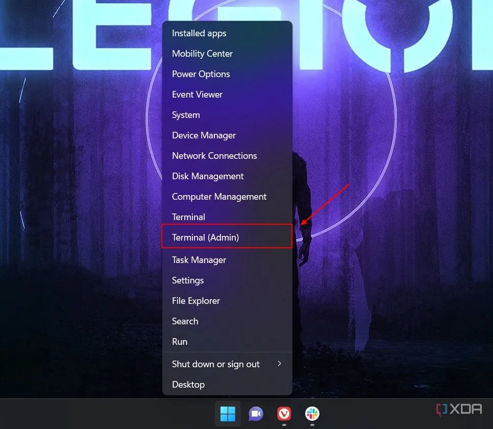 Ảnh chụp màn hình menu ngữ cảnh của nút Start trên Windows 11, làm nổi bật tùy chọn Terminal (Admin) để mở cửa sổ dòng lệnh với quyền quản trị, phục vụ việc khôi phục menu chuột phải cổ điển.