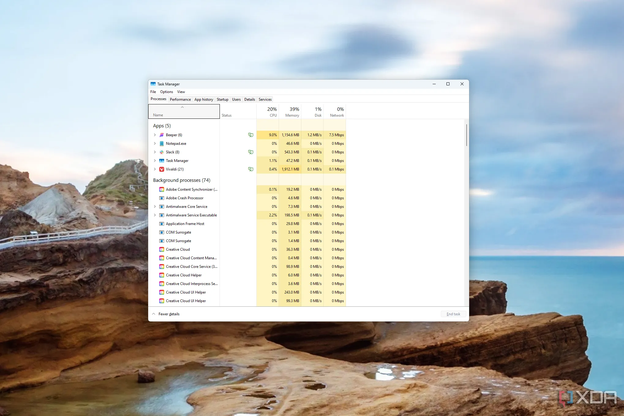 Ảnh chụp màn hình Task Manager của Windows 11, minh họa việc theo dõi tài nguyên hệ thống có thể bị ảnh hưởng bởi hiệu suất giảm sút trong các bản dựng Insider.