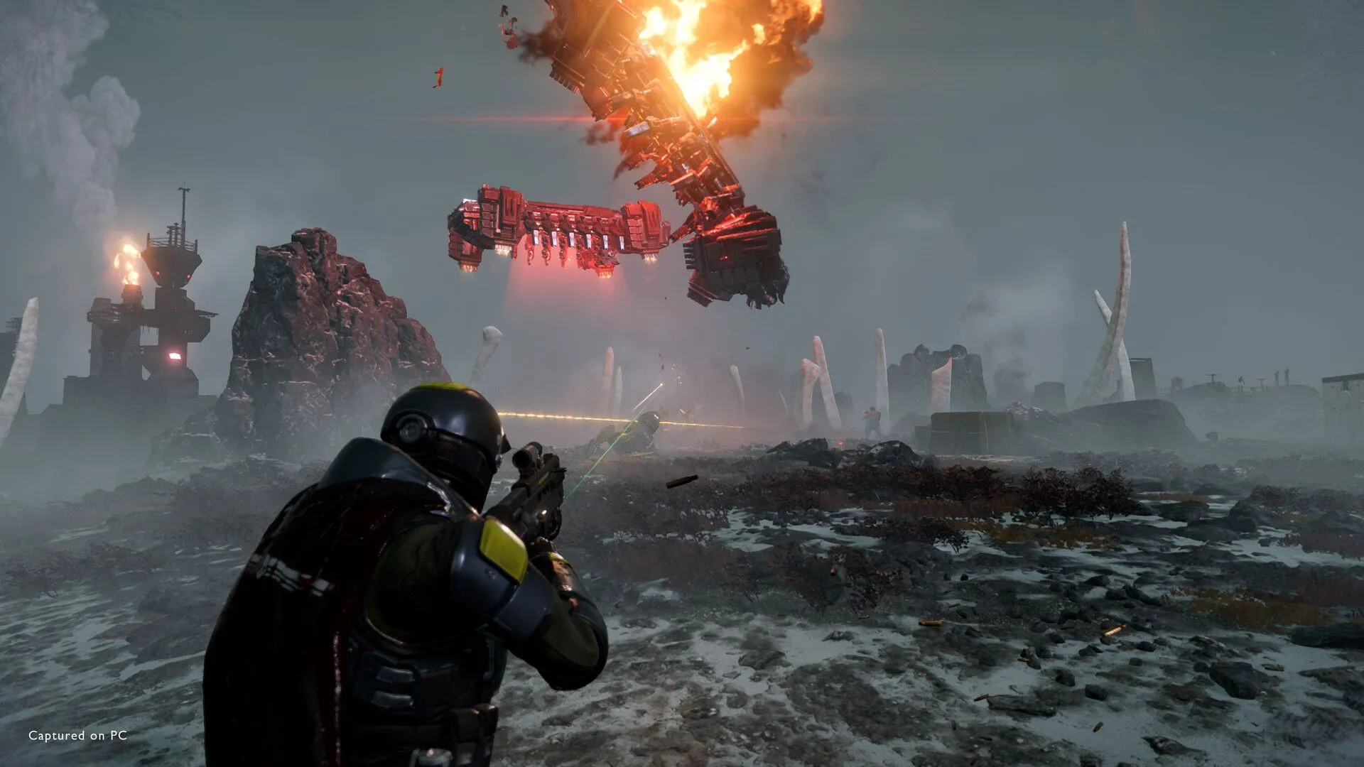 Biệt đội Helldivers 2 bắn hạ kẻ thù trên hành tinh tuyết trắng