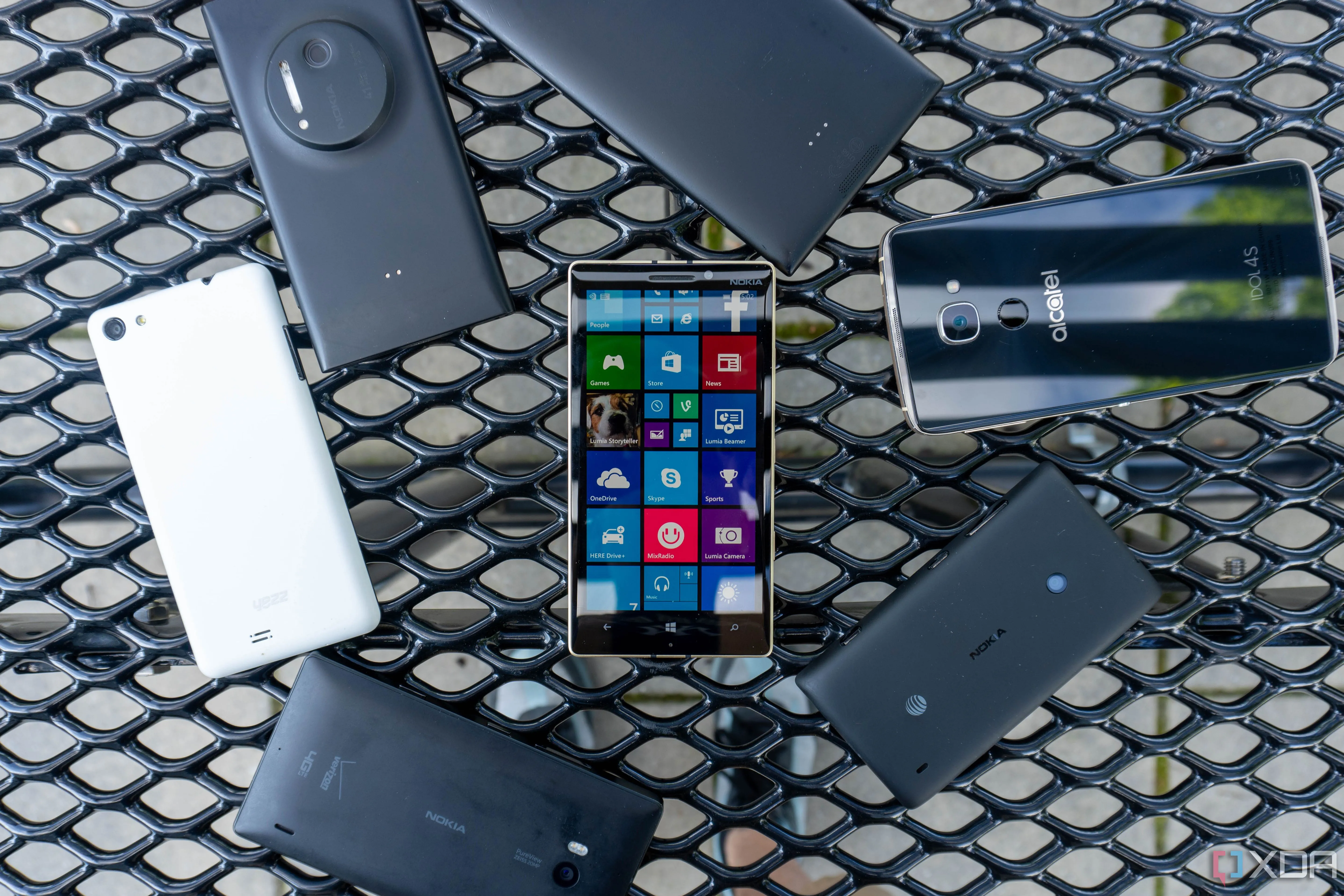Các dòng điện thoại chạy hệ điều hành Windows 10 Mobile từ thời kỳ đầu