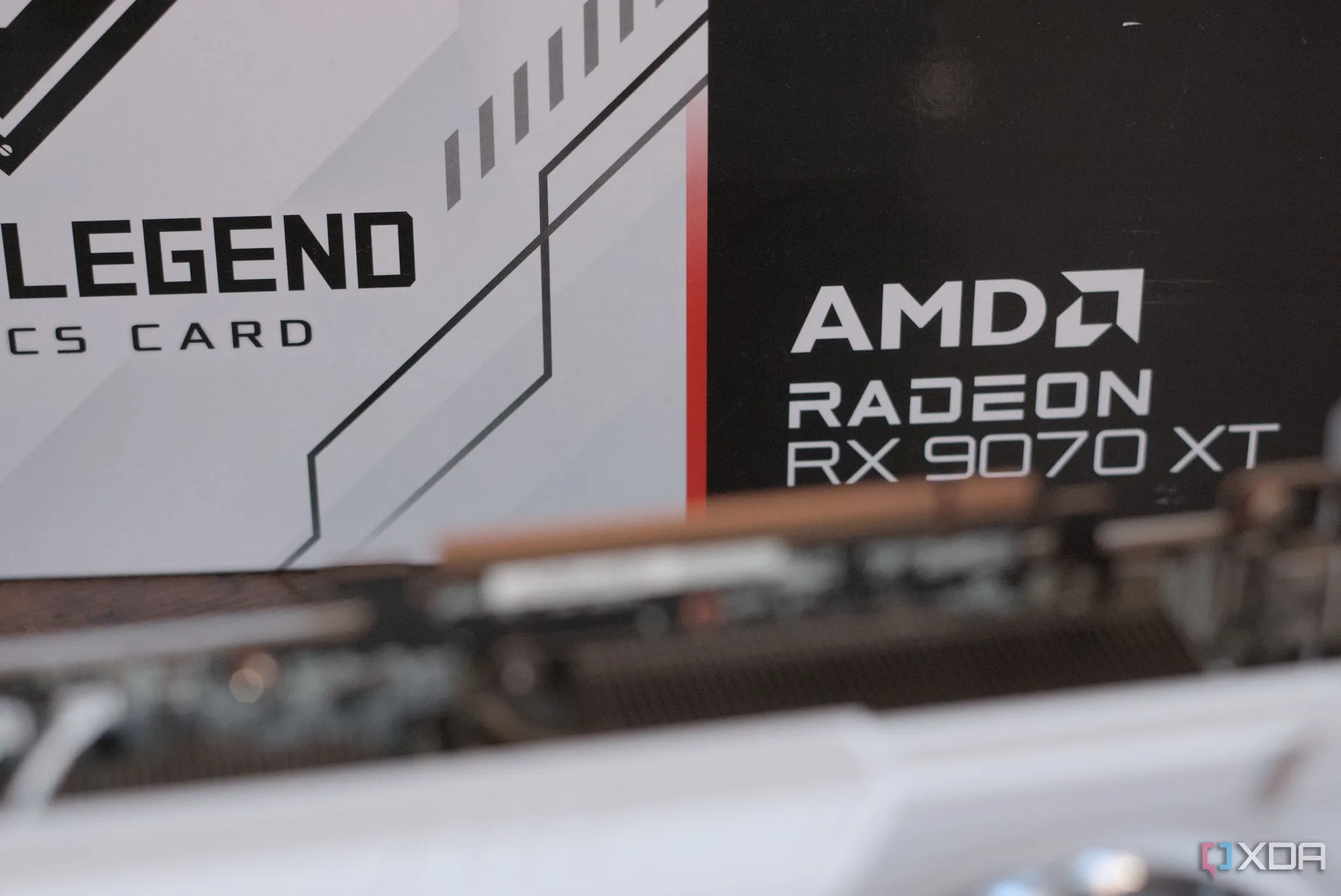 Card đồ họa AMD Radeon RX 9070 XT, tham khảo công nghệ tạo khung hình cạnh tranh với Smooth Motion của NVIDIA.