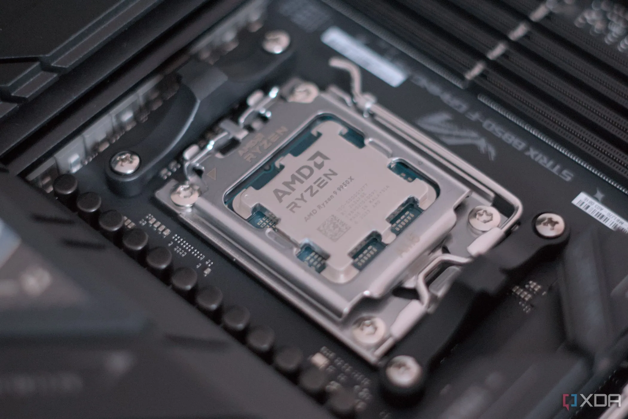 CPU được lắp đặt trên bo mạch chủ Asus ROG Strix B850-F Gaming WiFi