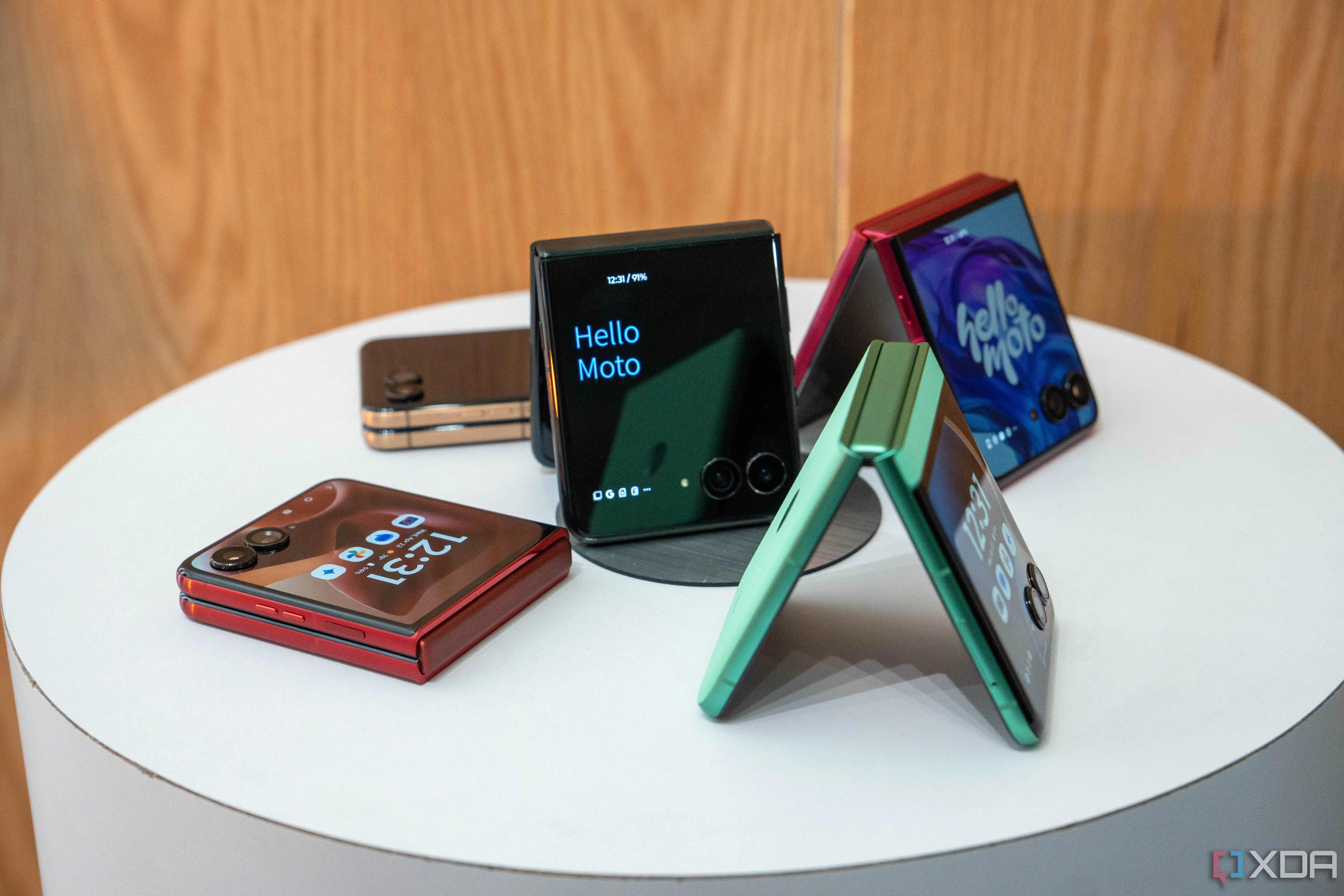 Điện thoại gập Motorola Razr series 2025, một đối thủ cạnh tranh đáng kể của Samsung Galaxy Z Flip