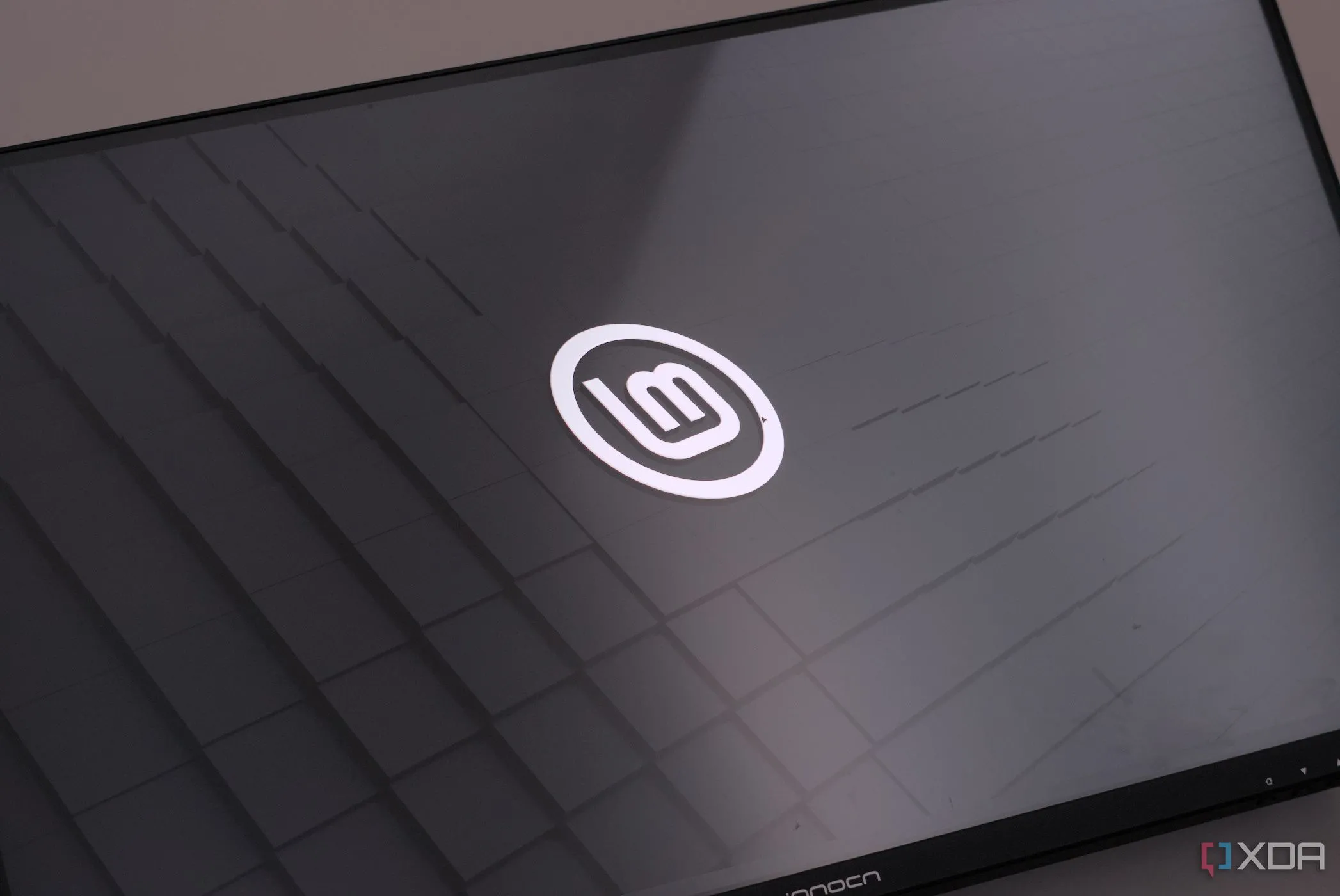 Giao diện chính của Linux Mint 22.1