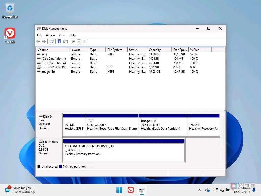 Giao diện Disk Management của Windows 11 với thiết kế cũ kỹ