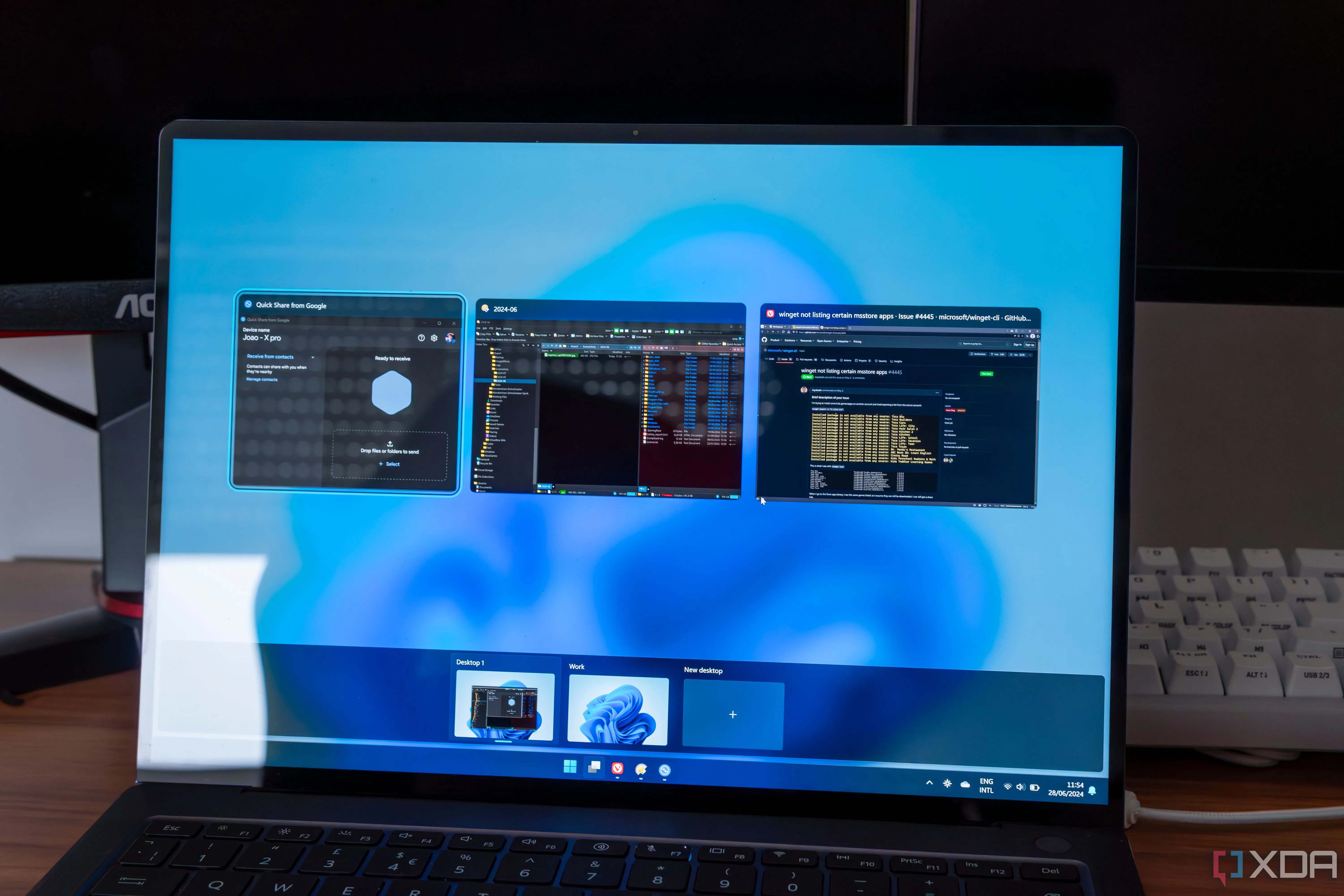Giao diện Task View trên laptop Windows 11 hiển thị hai màn hình ảo giúp quản lý không gian làm việc hiệu quả