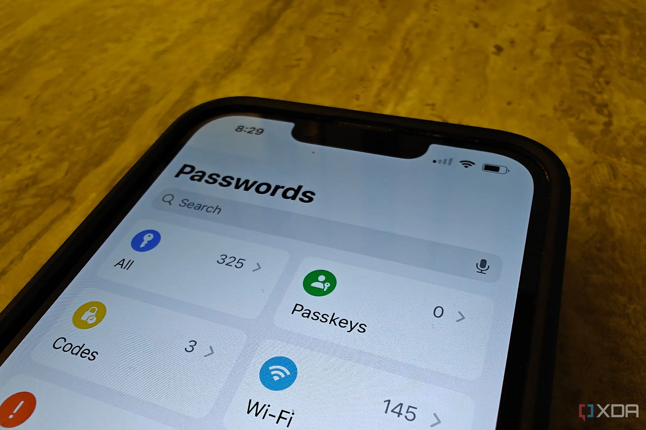 Giao diện ứng dụng Mật khẩu của Apple trên iPhone, minh họa quản lý mật khẩu di động