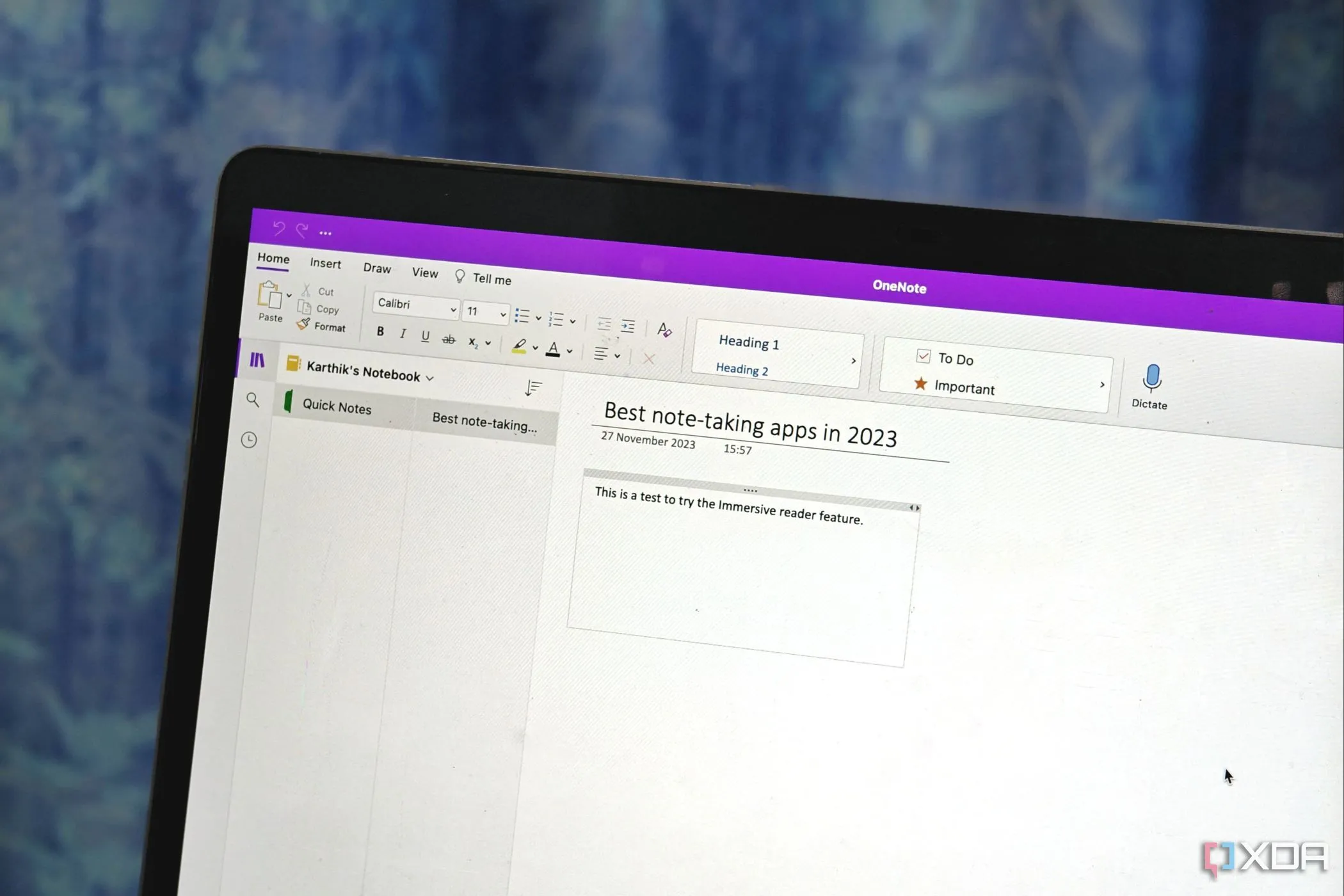 Giao diện ứng dụng Microsoft OneNote đang mở trên MacBook, minh họa ứng dụng ghi chú hiệu quả.
