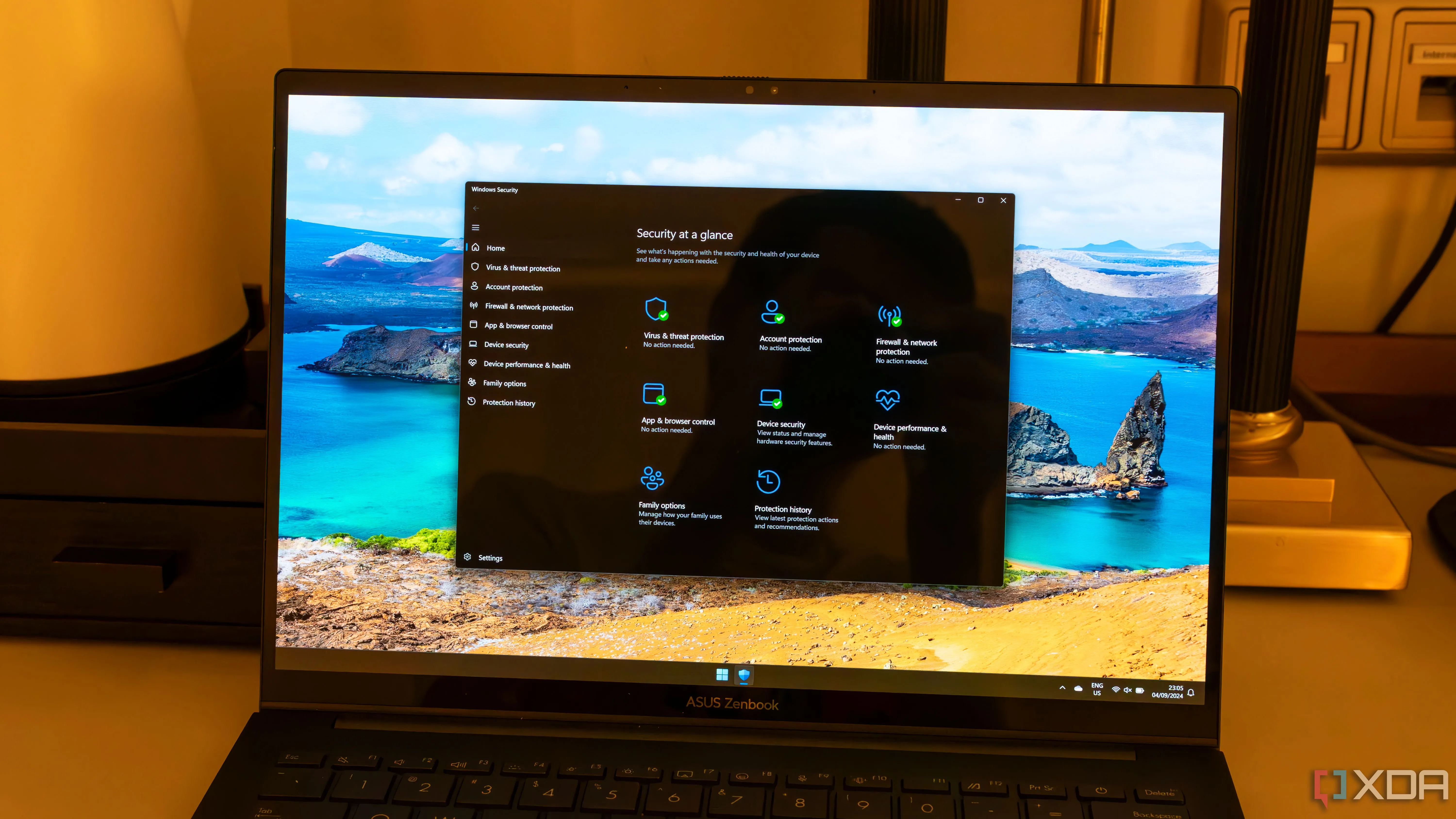 Giao diện Windows Security trên laptop chạy Windows 11, minh họa các tính năng bảo mật Windows