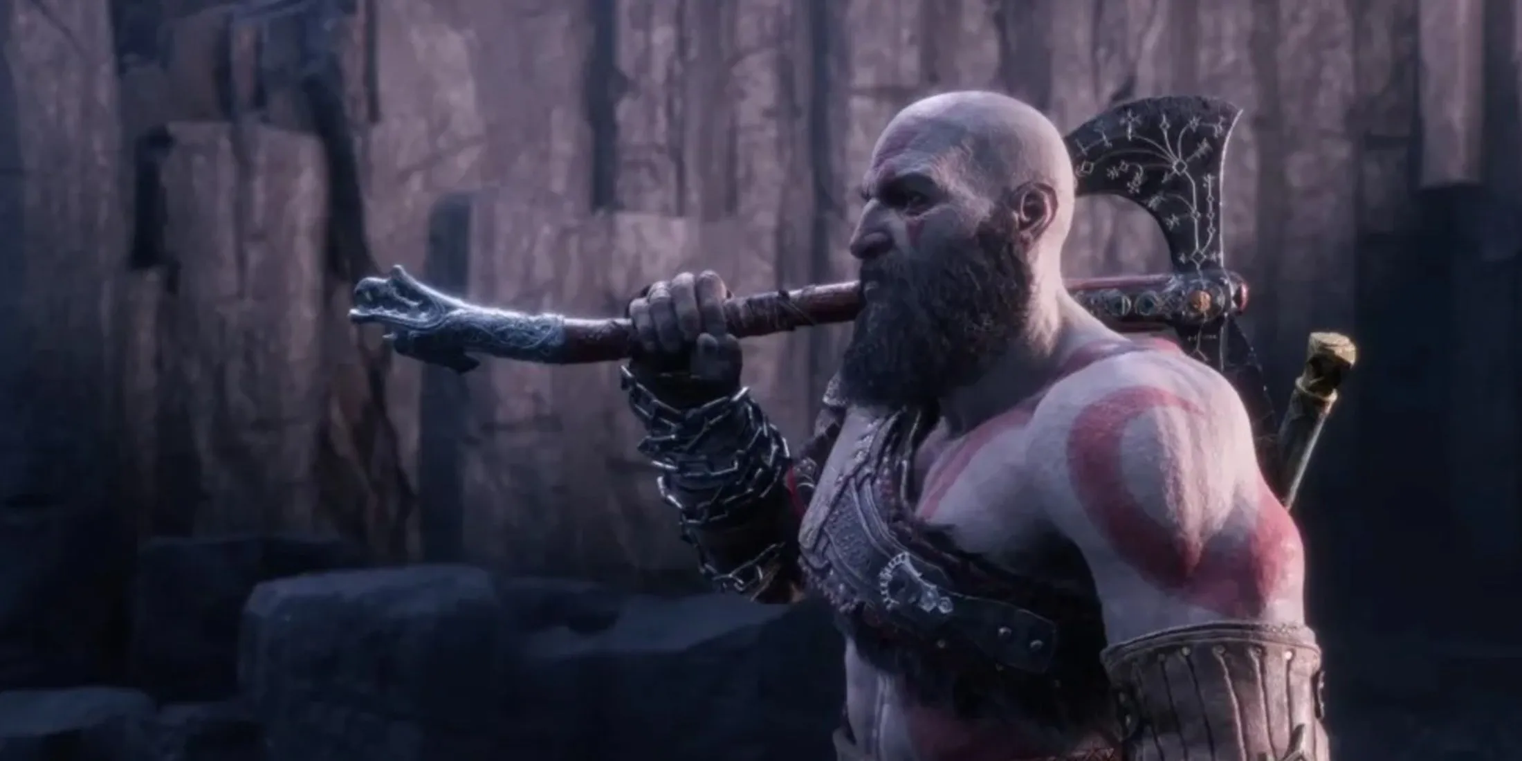 Kratos và Atreus khám phá cảnh quan trong God of War Ragnarok