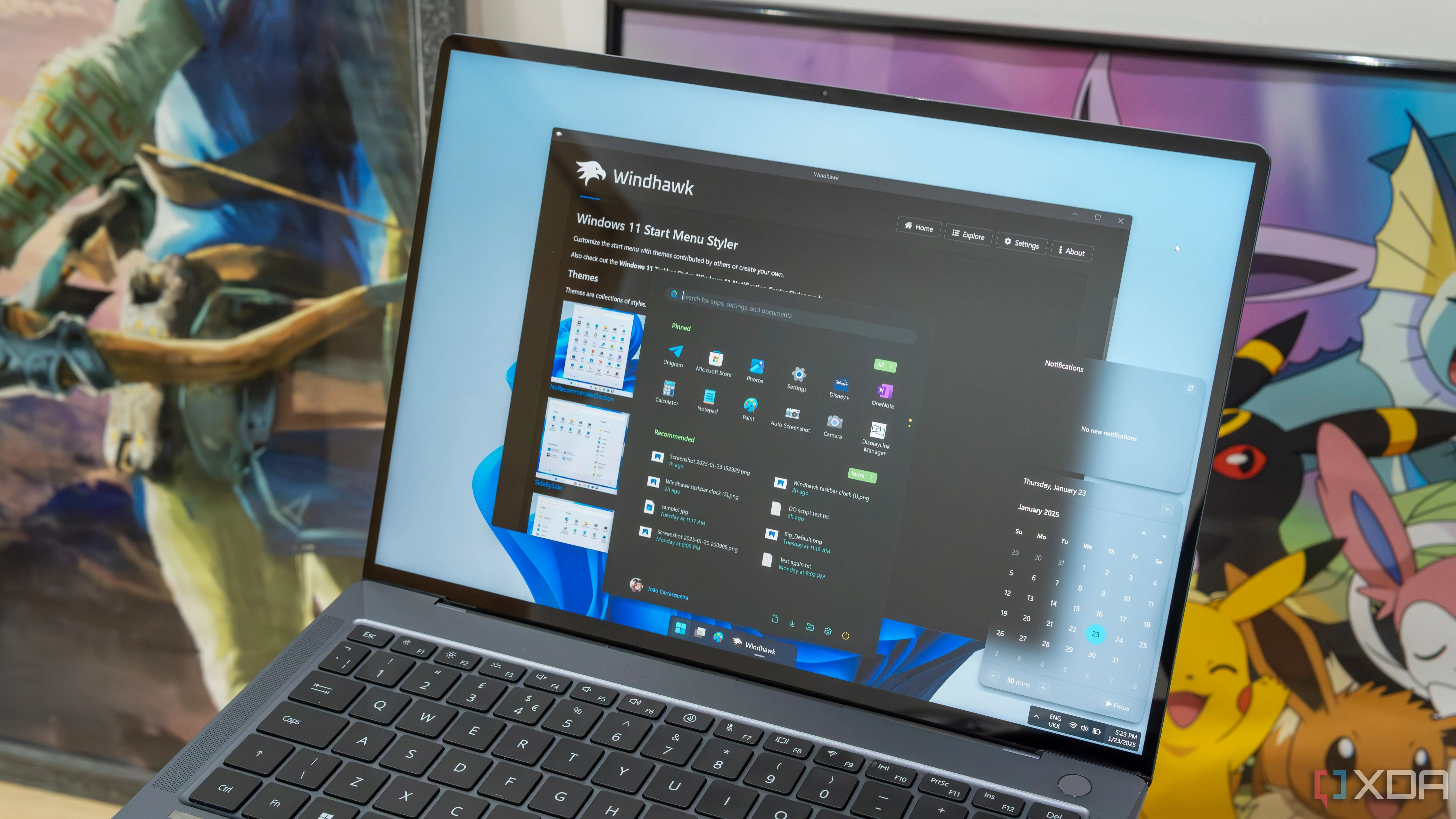 Máy tính xách tay Windows 11 với các tùy chỉnh giao diện bằng Windhawk mods, minh họa khả năng cá nhân hóa hệ thống