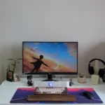 Một góc làm việc với máy tính, màn hình và các phụ kiện, minh họa cho việc nâng cấp PC