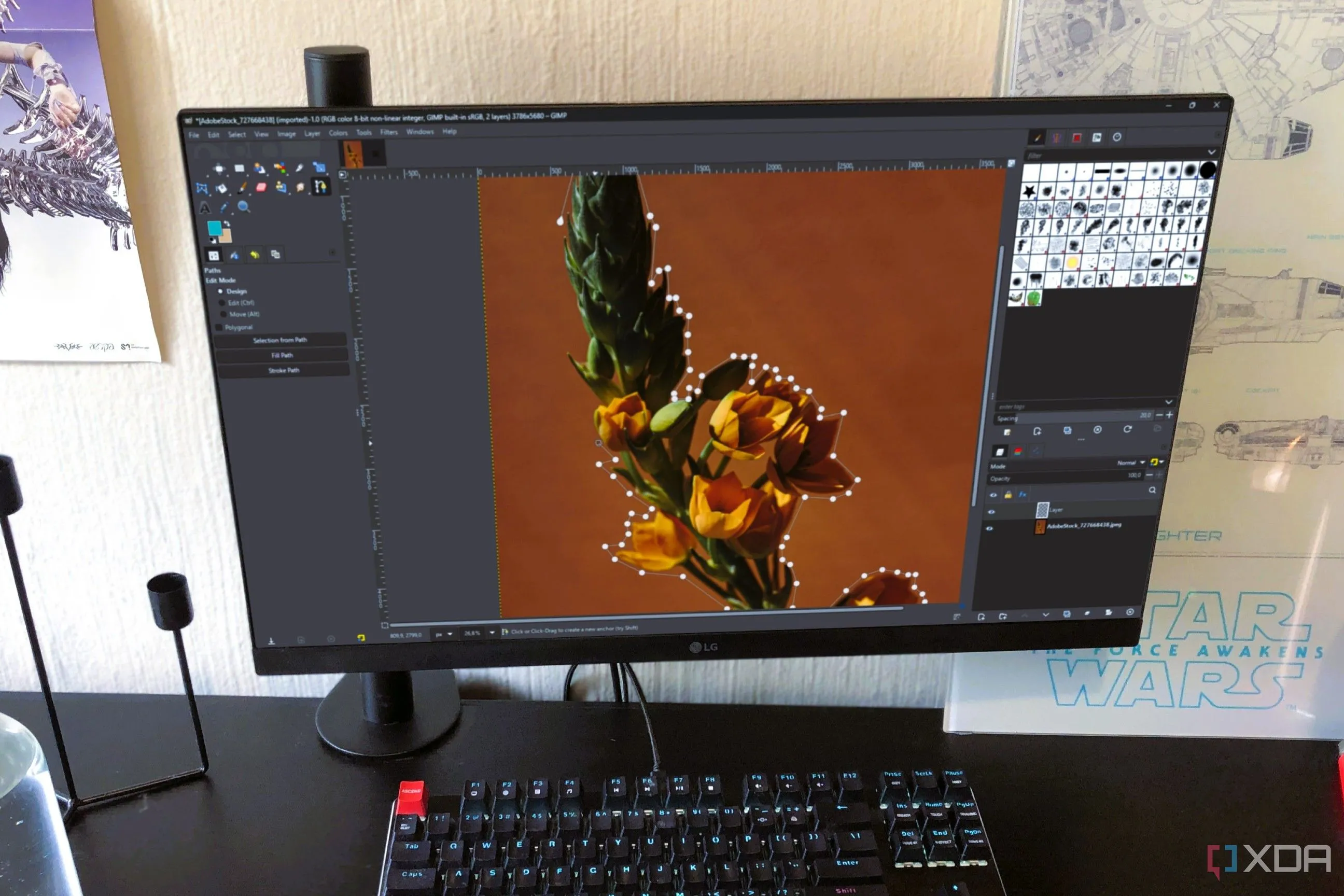 Nhiều cửa sổ chỉnh sửa của GIMP đang hoạt động trên máy tính để bàn, thể hiện tính năng chỉnh sửa chuyên nghiệp.