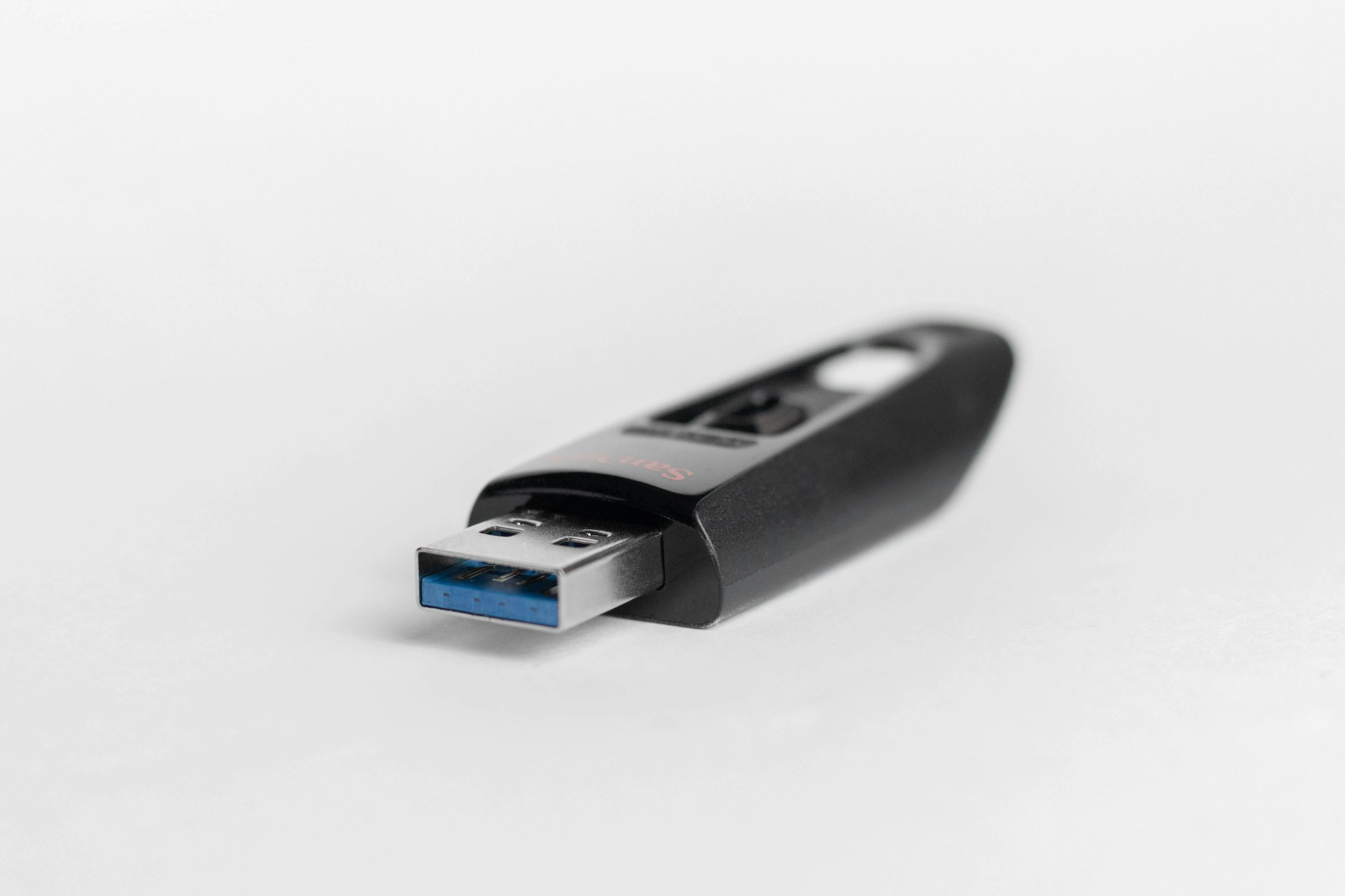 Ổ USB lưu trữ các bản ISO Windows tùy chỉnh