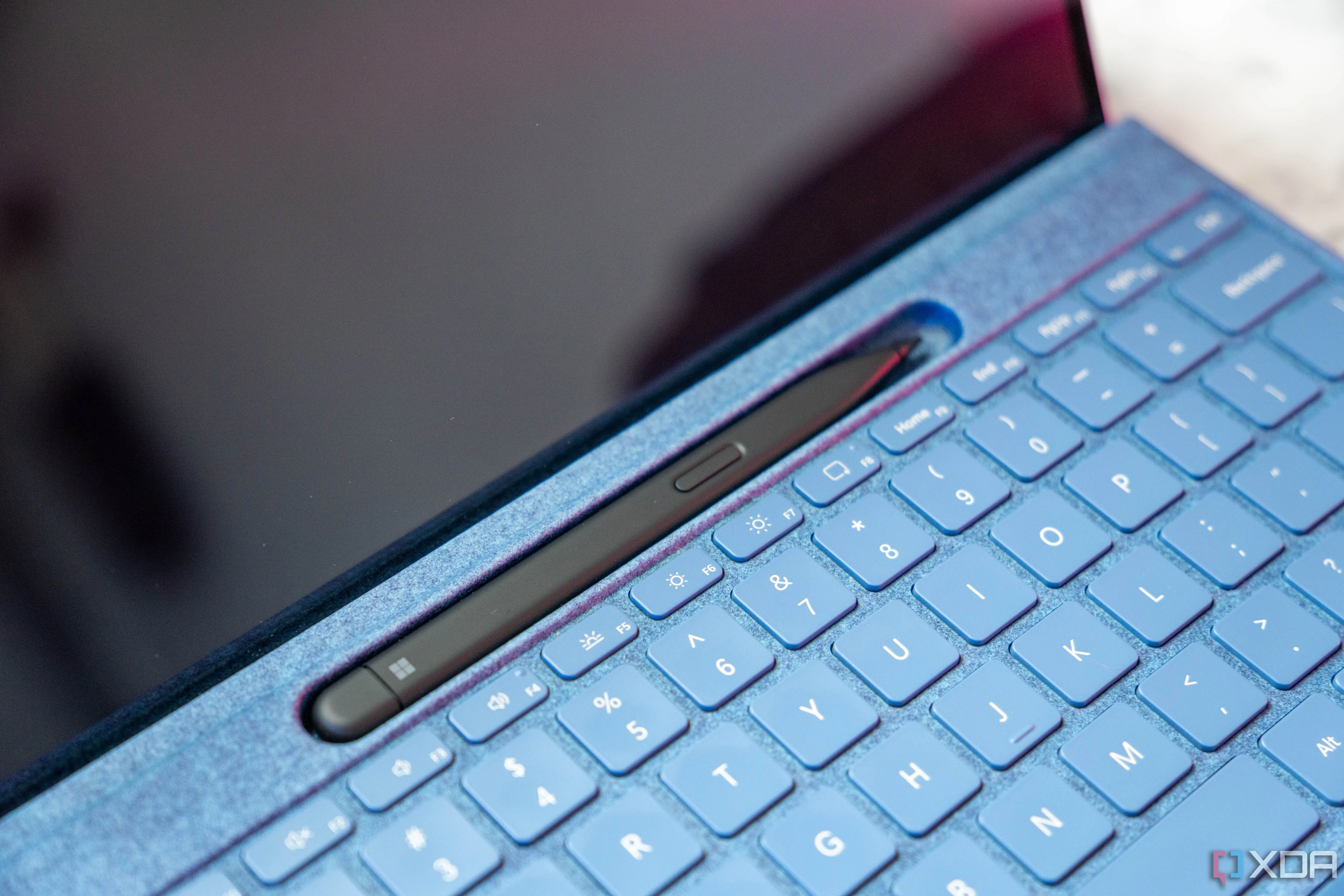 Thiết bị Microsoft Surface Pro, minh chứng cho sự tập trung của Microsoft vào phân khúc cao cấp thay vì thiết bị giá rẻ cho người dùng phổ thông