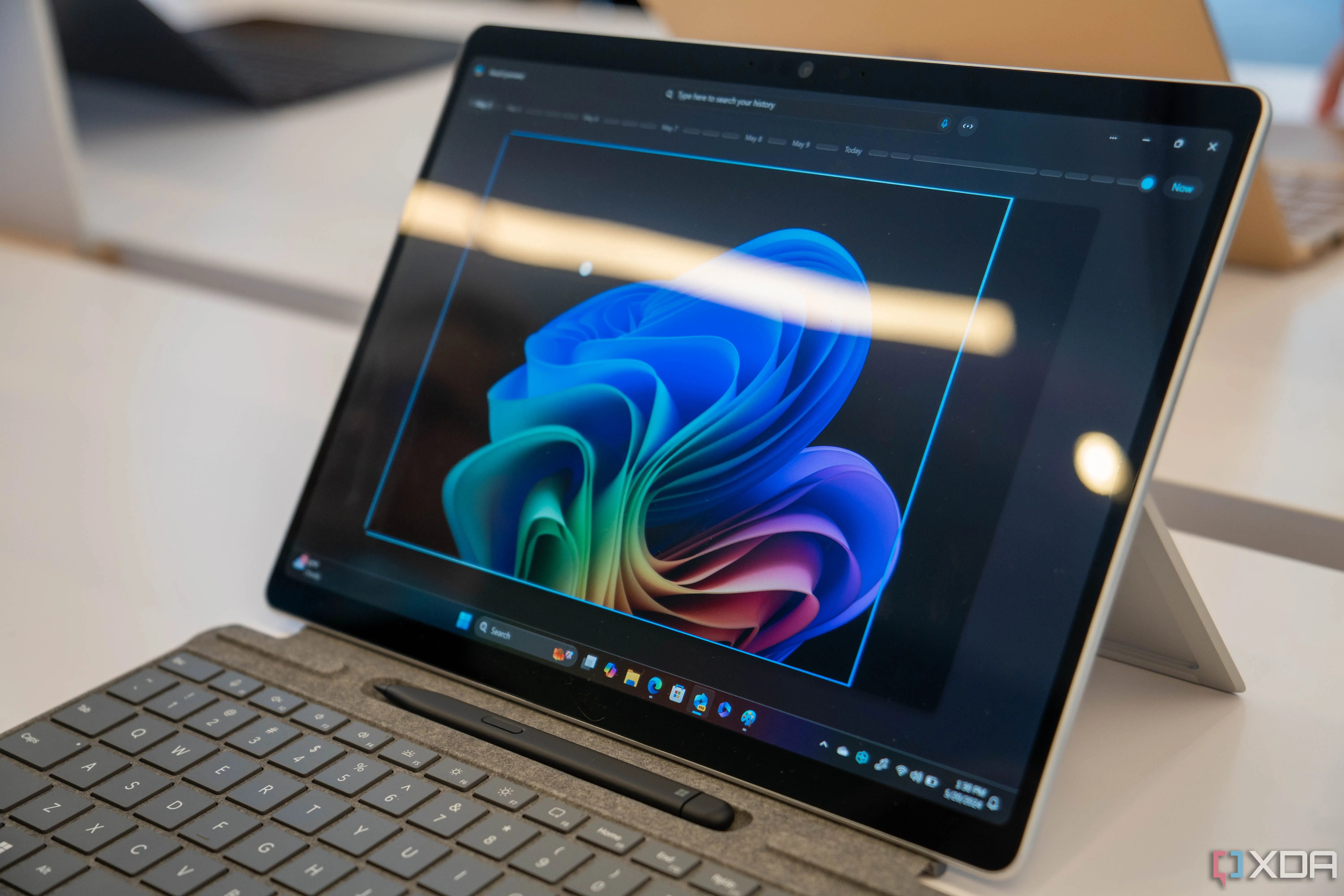 Tính năng Copilot+ AI được sử dụng trên thiết bị Snapdragon X, liên quan đến Windows 11 24H2
