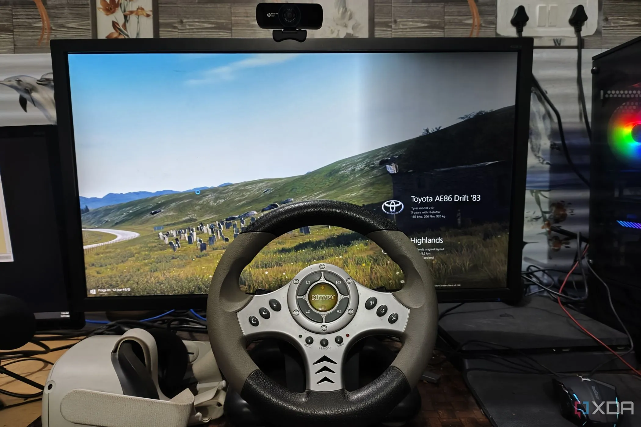 Trải nghiệm game đua xe Assetto Corsa trên thực tế ảo với vô lăng chơi game và tai nghe VR