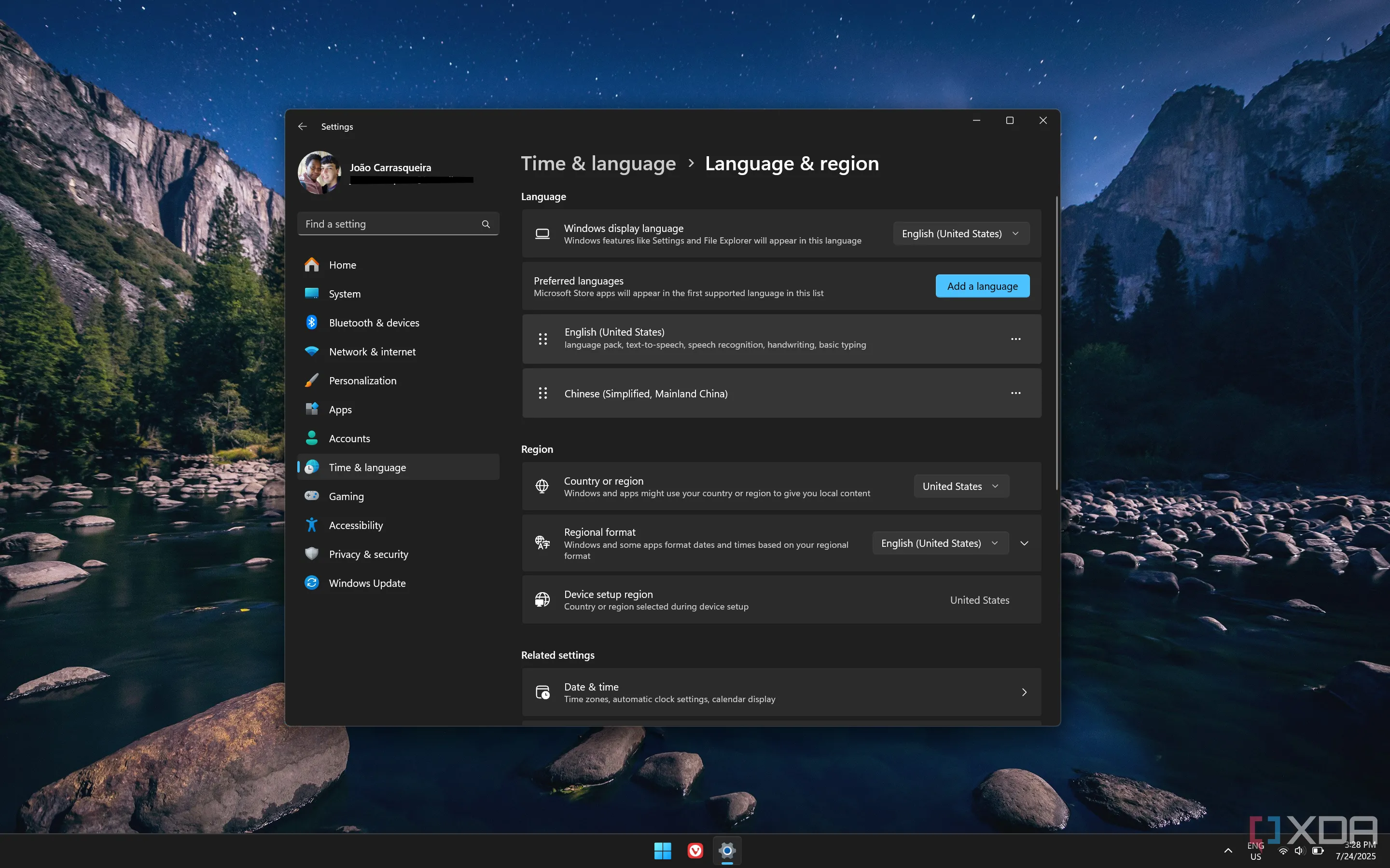 Ảnh chụp màn hình cài đặt khu vực trong Windows 11 cho thấy khu vực thiết lập thiết bị được đặt thành Hoa Kỳ
