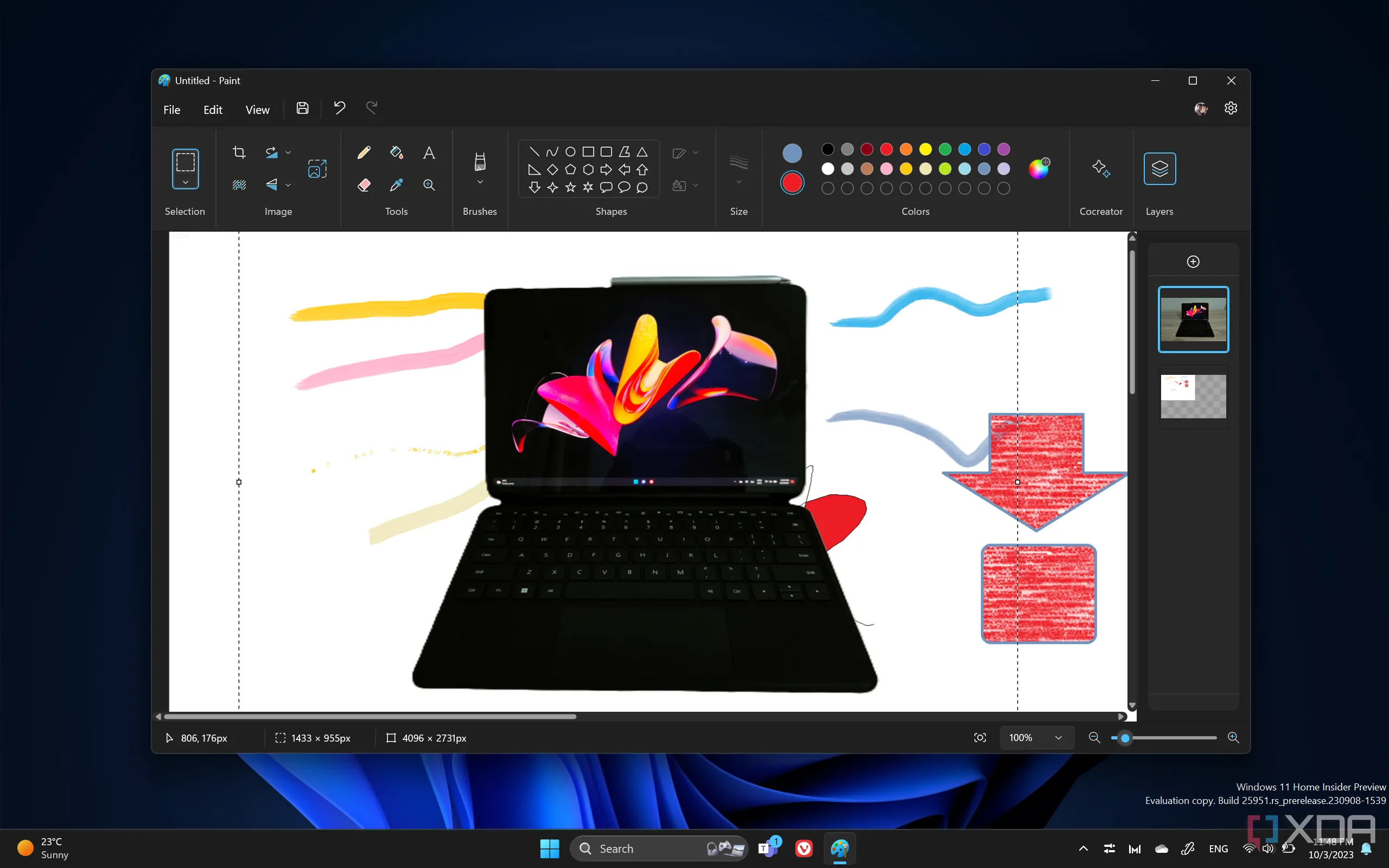 Ảnh chụp màn hình của desktop Windows 11 với ứng dụng Paint đang chạy