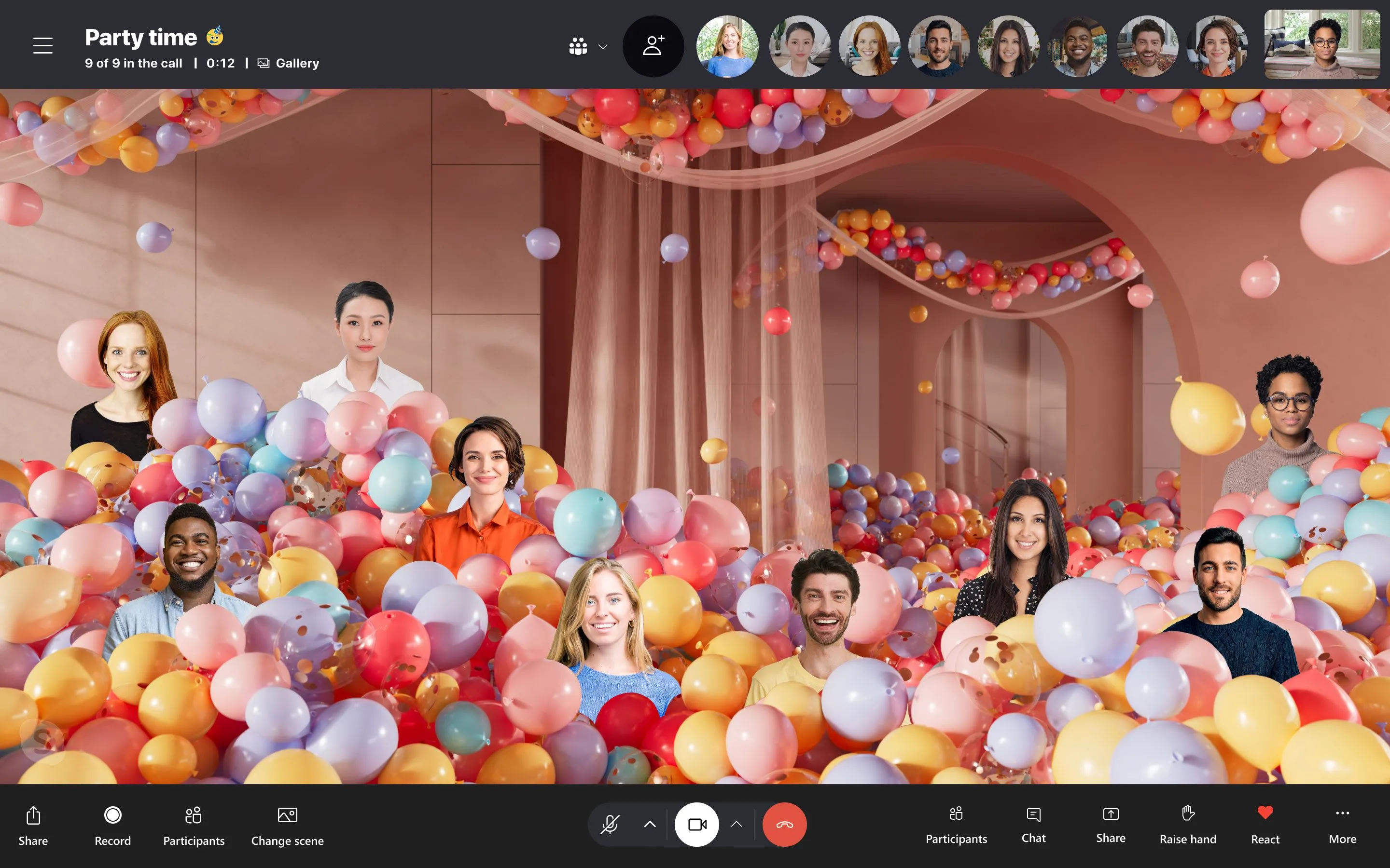 Ảnh chụp màn hình cuộc gọi video ở chế độ Together Mode trong Skype