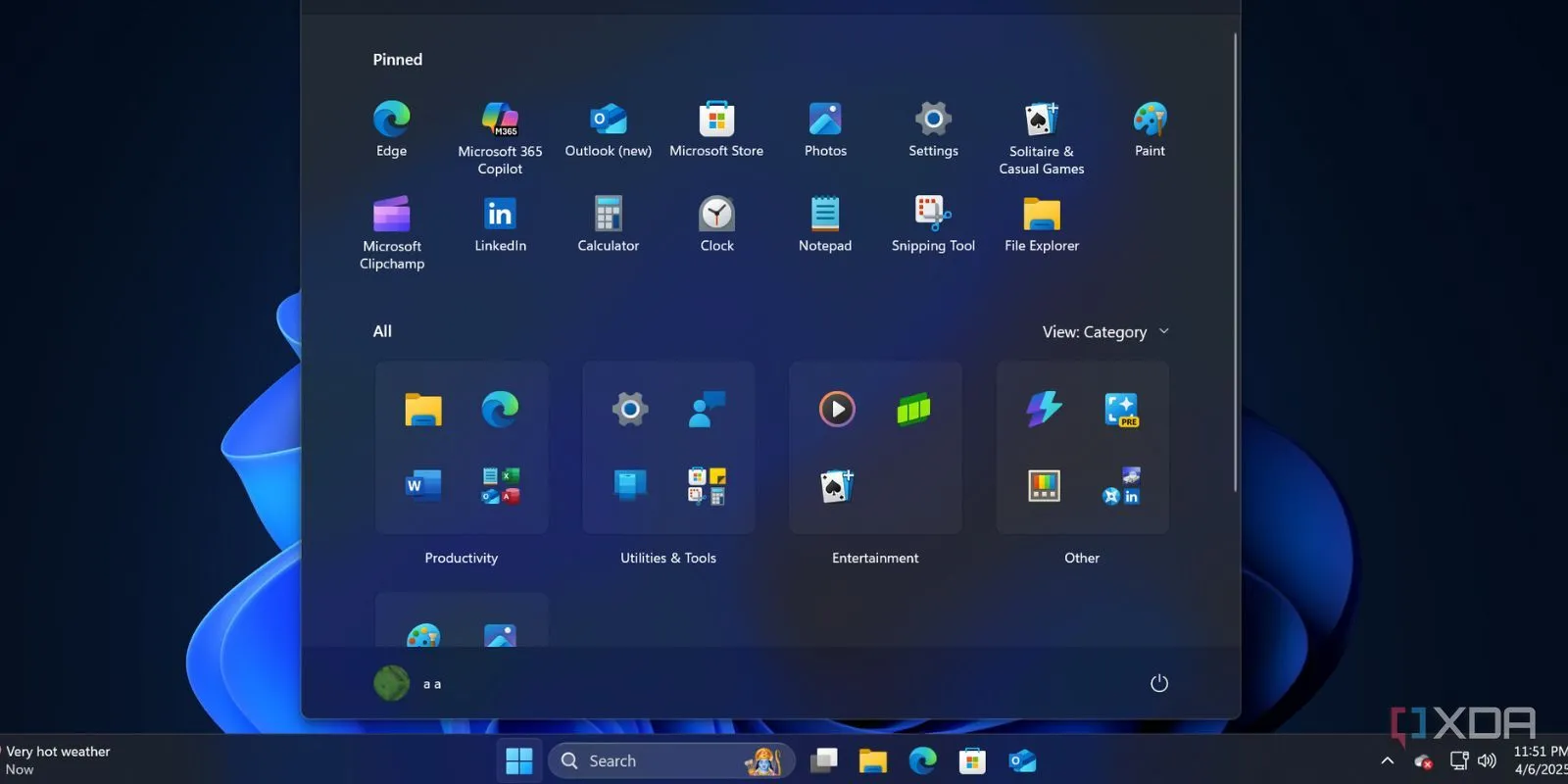 Ảnh chụp màn hình menu Start của Windows 11 với giao diện ứng dụng được phân loại