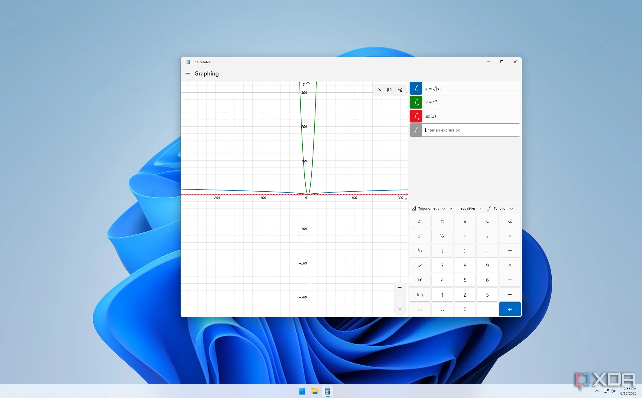 Ảnh chụp màn hình ứng dụng Calculator trên Windows 11 hiển thị nhiều phương trình được vẽ đồ thị cùng lúc, minh họa tính năng máy tính đồ thị