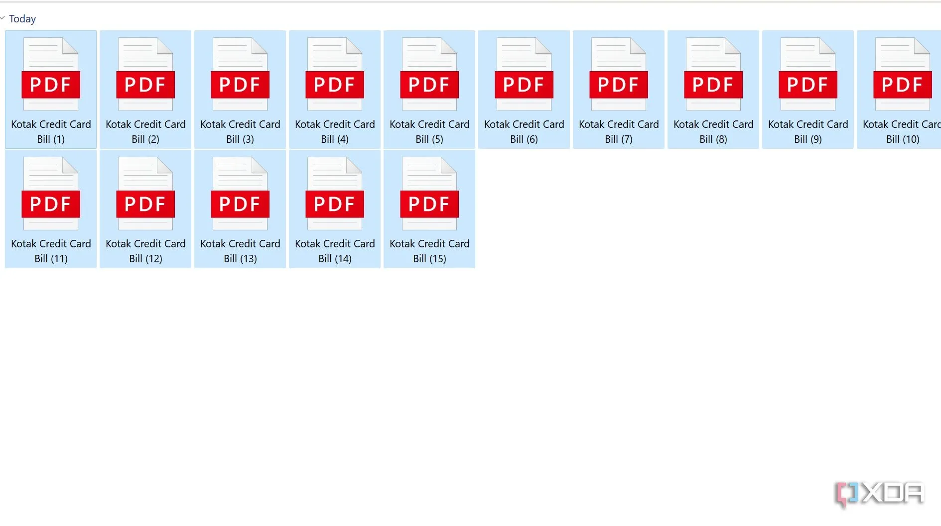 Ảnh minh họa các tệp tin đã được đổi tên hàng loạt thành "Screenshot (1)", "Screenshot (2)" bằng File Explorer trên Windows 11.