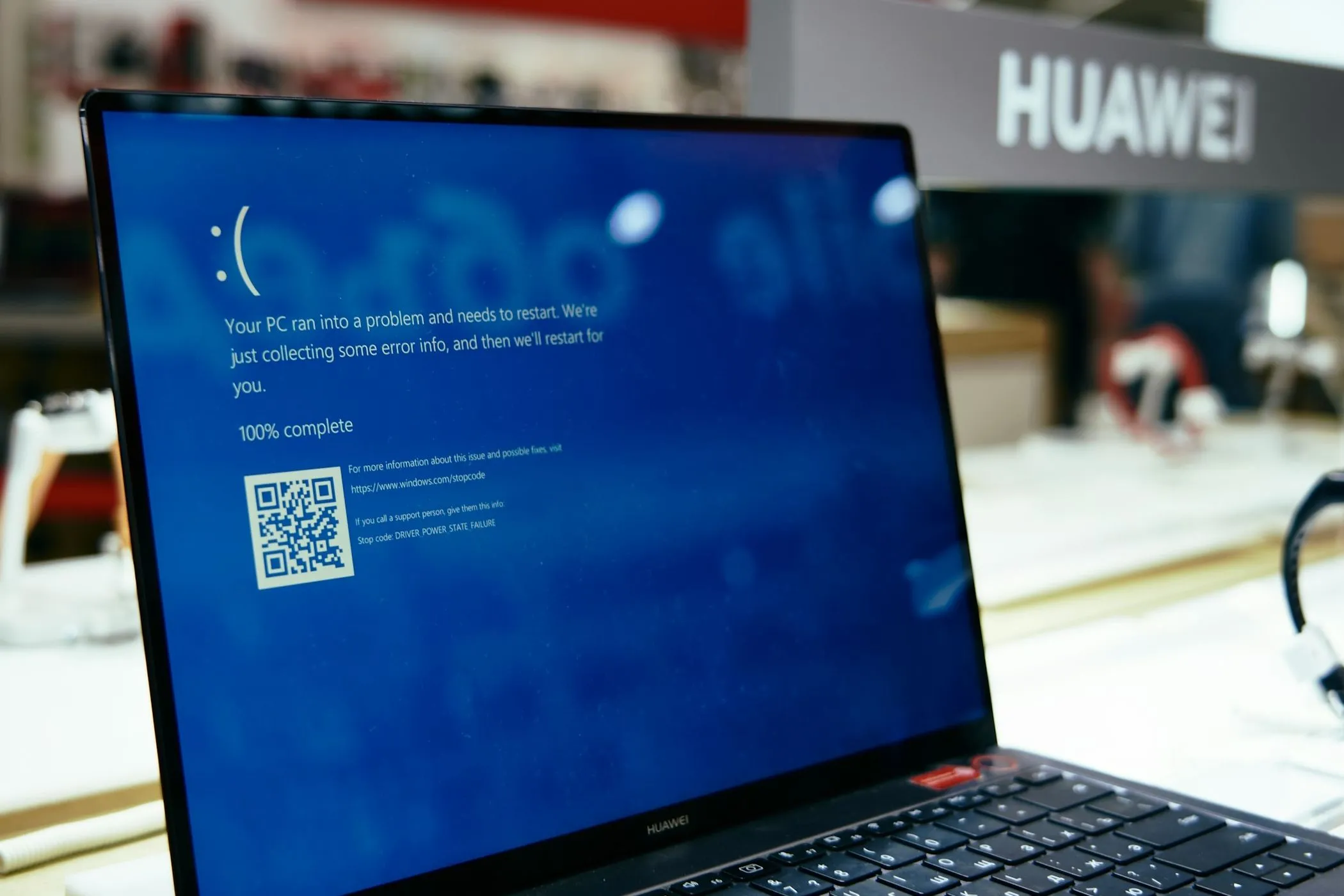 Ảnh minh họa màn hình xanh chết chóc (BSOD), liên quan đến các rủi ro của hệ thống chống gian lận cấp độ kernel