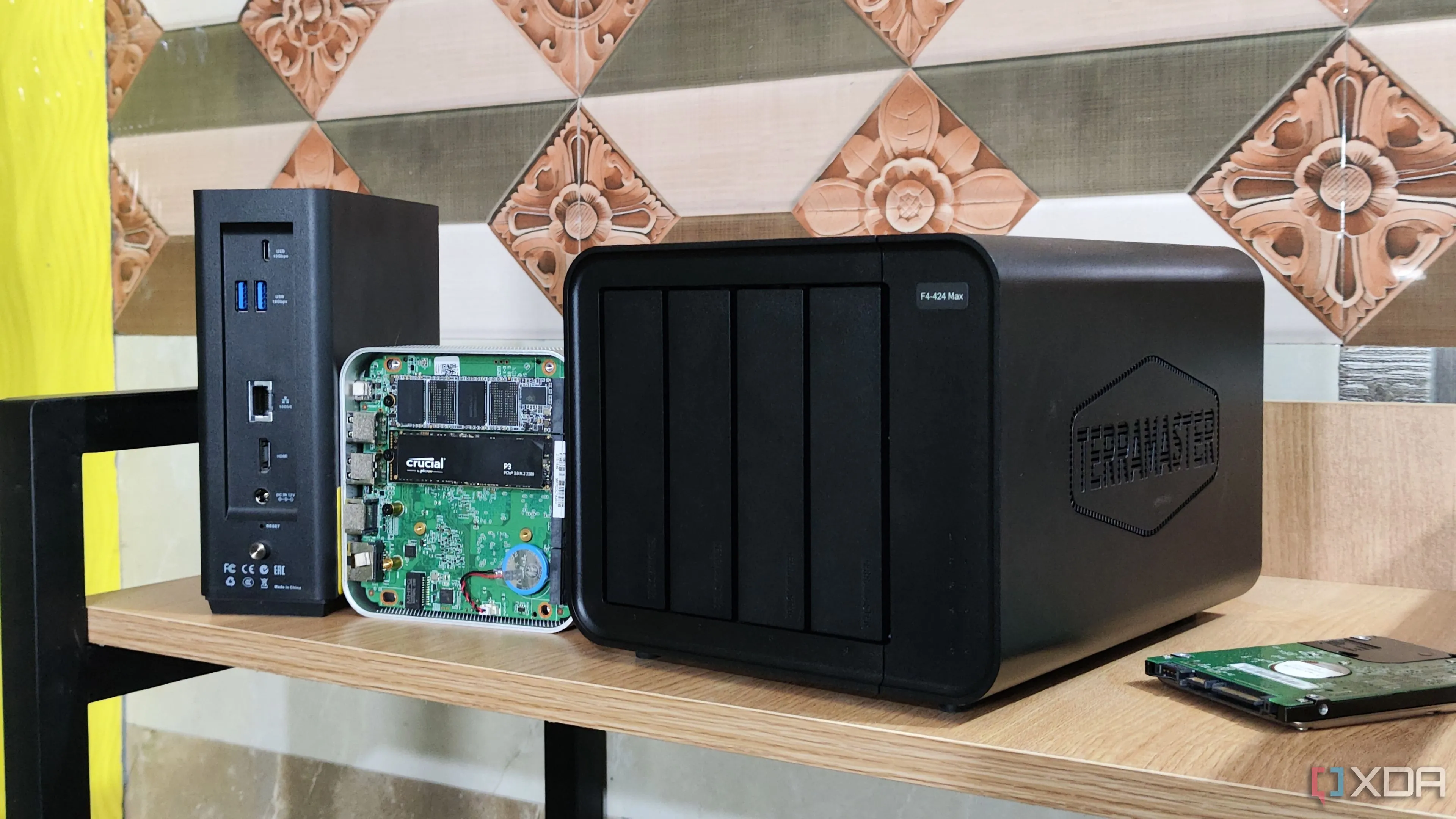 Ba mẫu thiết bị NAS TerraMaster F8 SSD Plus, TerraMaster F4-424 Max và Aiffro K100, minh họa các tùy chọn NAS đa dạng cho game thủ và người dùng chuyên nghiệp.