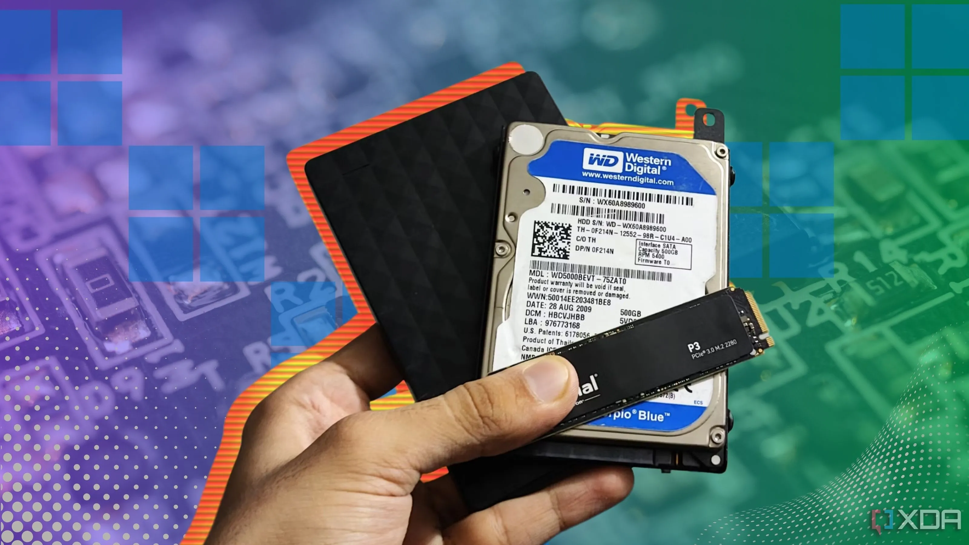 Ba ổ đĩa lưu trữ SSD và HDD được cầm trên tay người dùng, minh họa cho việc nâng cấp bộ nhớ hệ thống