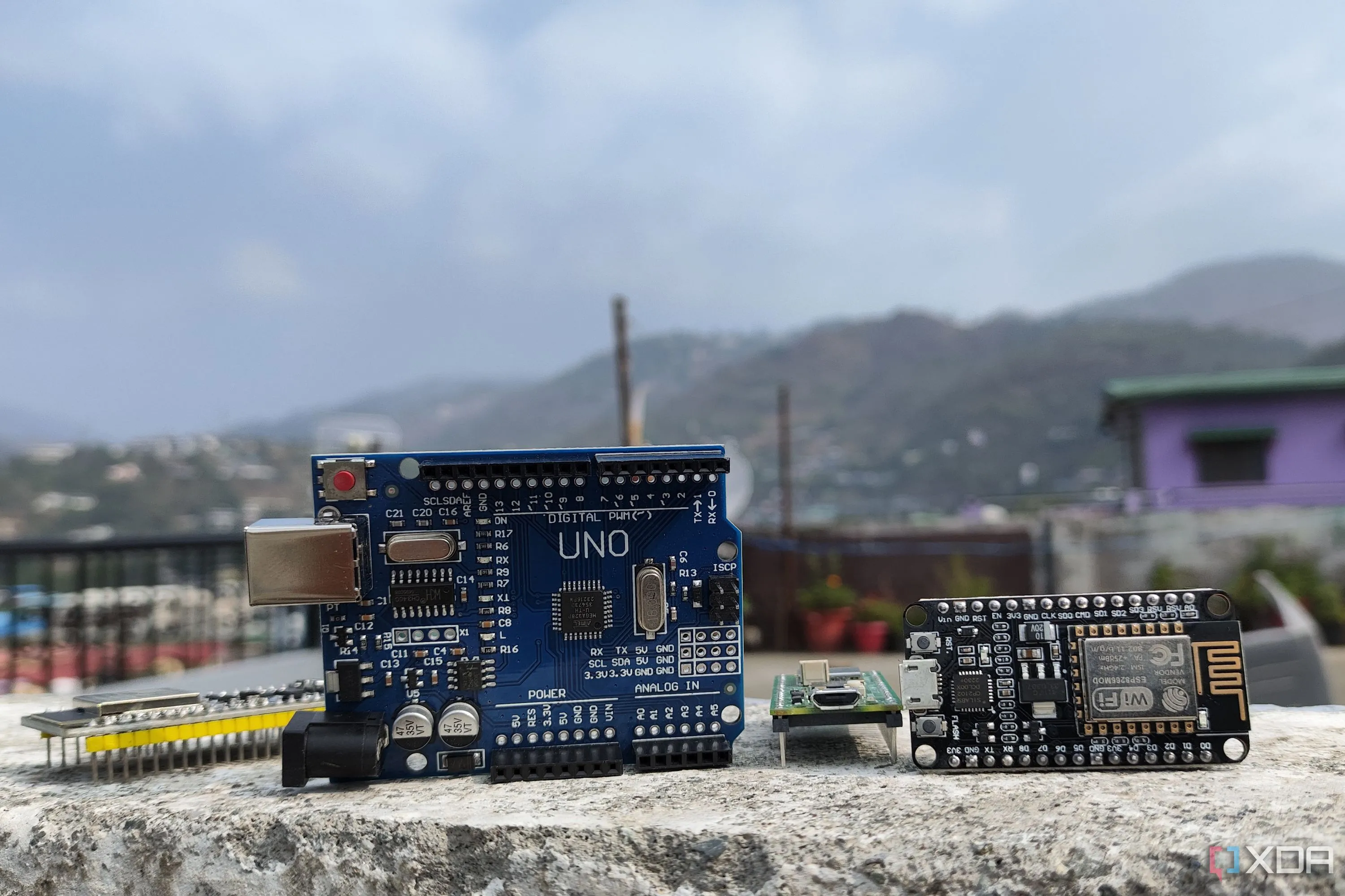 Bảng mạch Arduino Uno và các vi điều khiển khác dùng trong dự án nhà thông minh