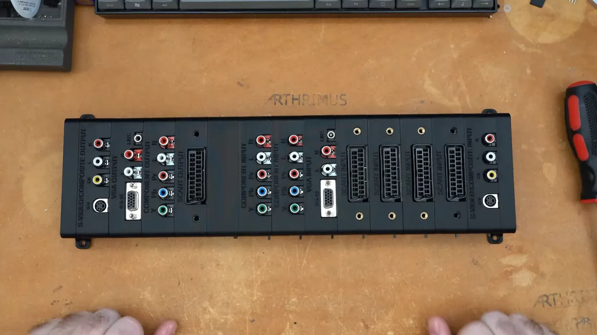 Bộ chuyển đổi video Scalable Video Switch kết nối nhiều console game