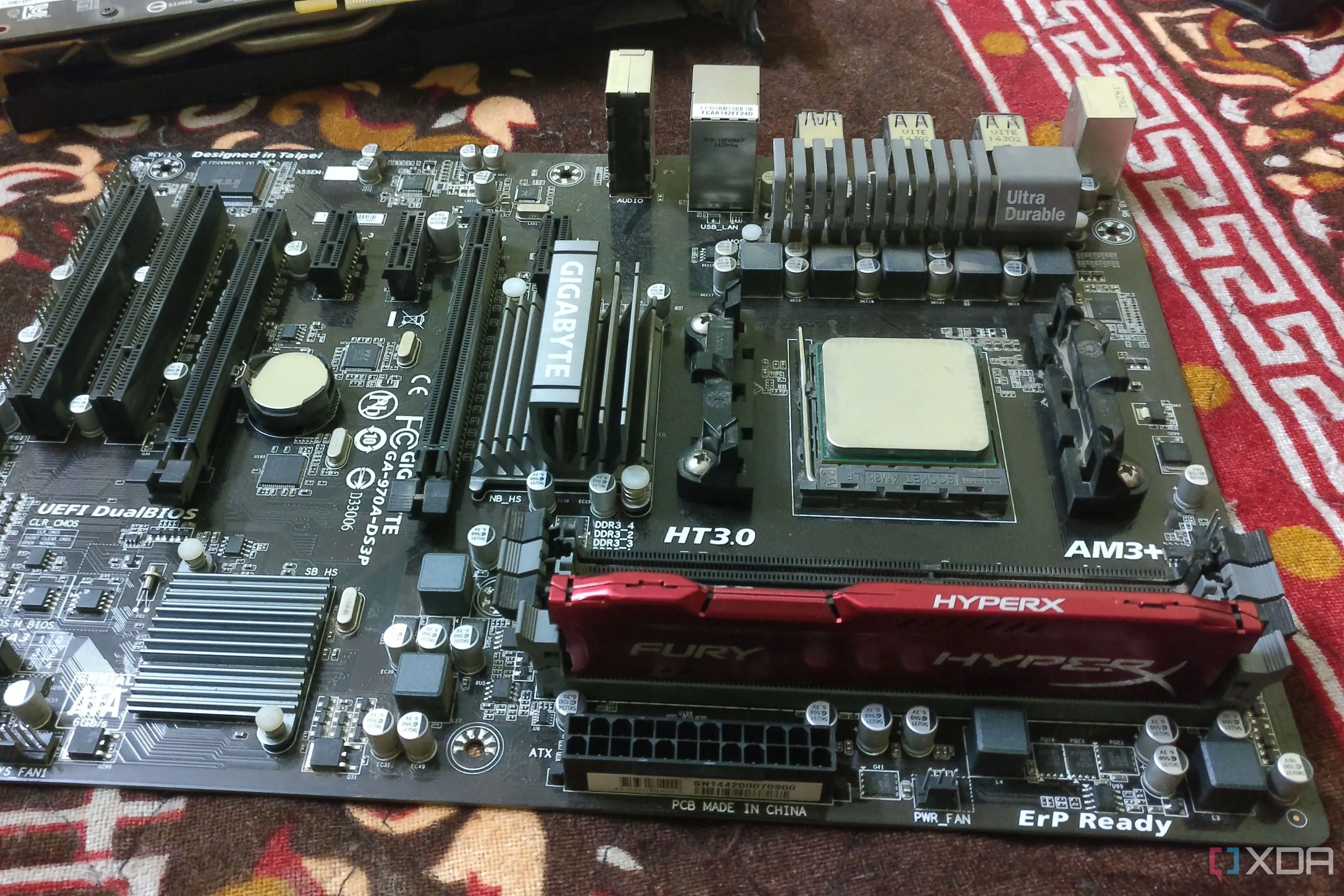 Bo mạch chủ Gigabyte AM3+ cùng CPU AMD FX-6300 và RAM HyperX