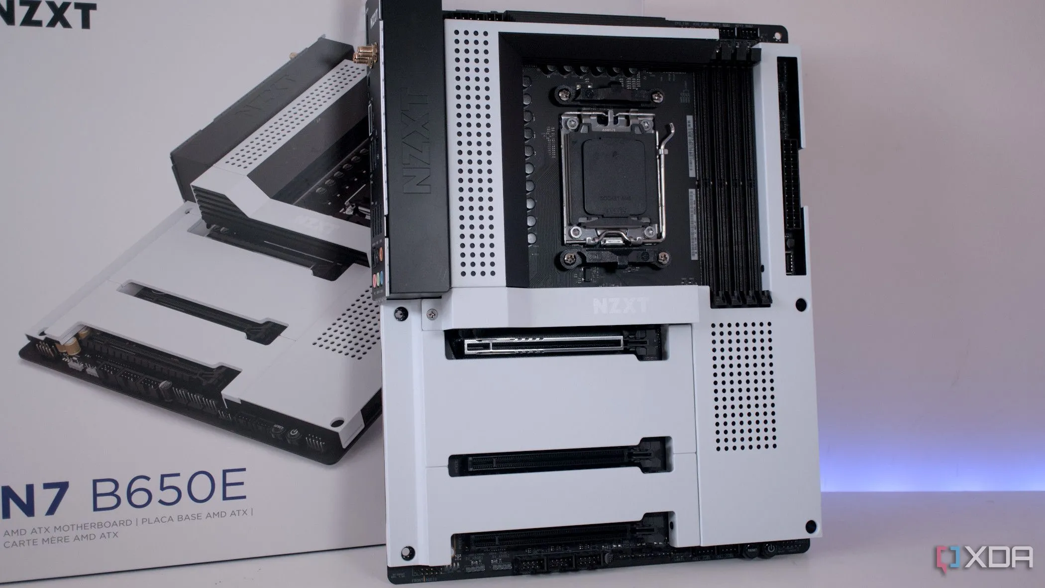 Bo mạch chủ NZXT N7 B650E với thiết kế toàn trắng