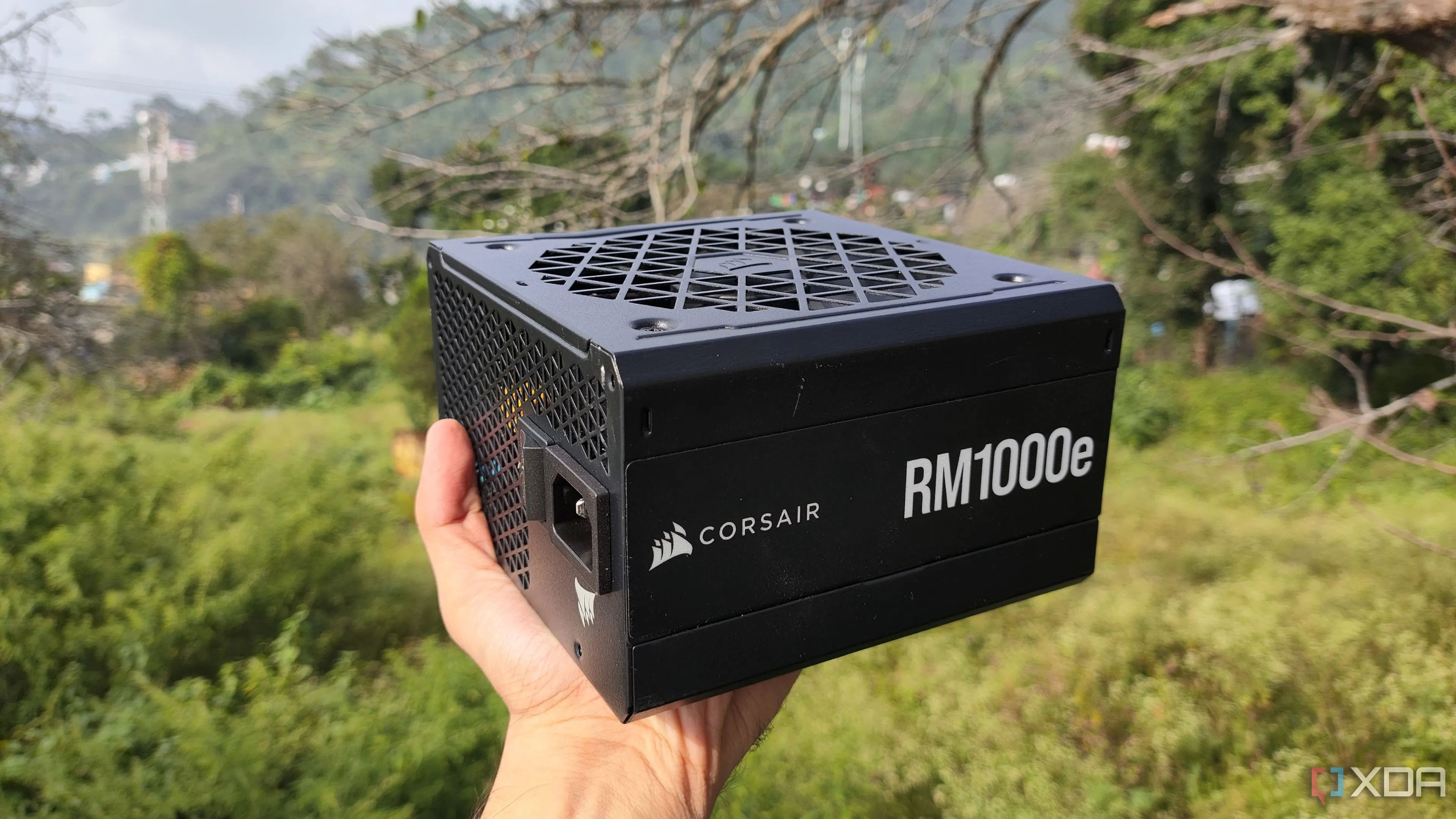 Bộ nguồn Corsair RM1000e công suất 1000W, một lựa chọn tối thiểu cho card đồ họa RTX 5090 tiêu thụ điện năng cao.
