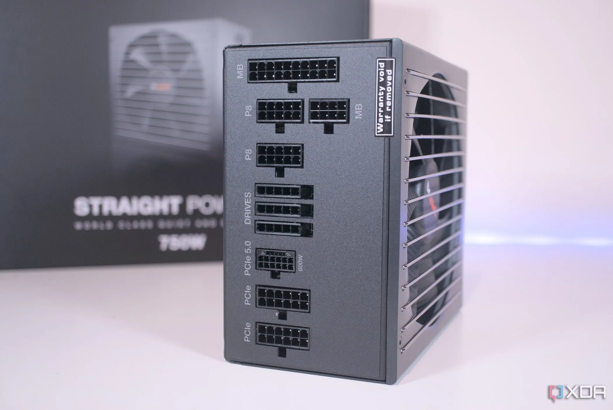 Các cổng kết nối của nguồn be quiet! Straight Power 12 750W