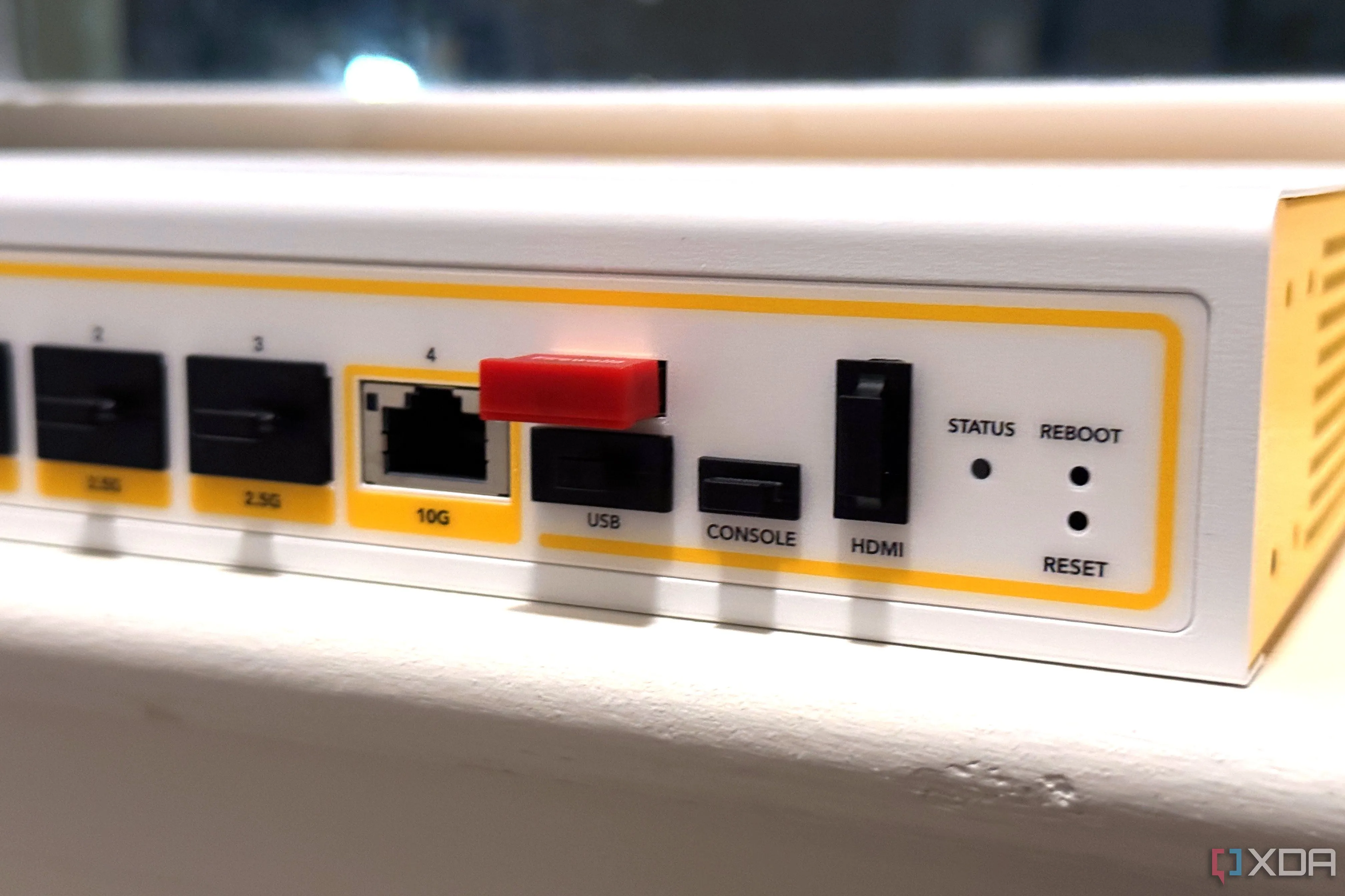 Các cổng mạng 10GbE RJ45 trên thiết bị tường lửa Firewalla Gold Pro