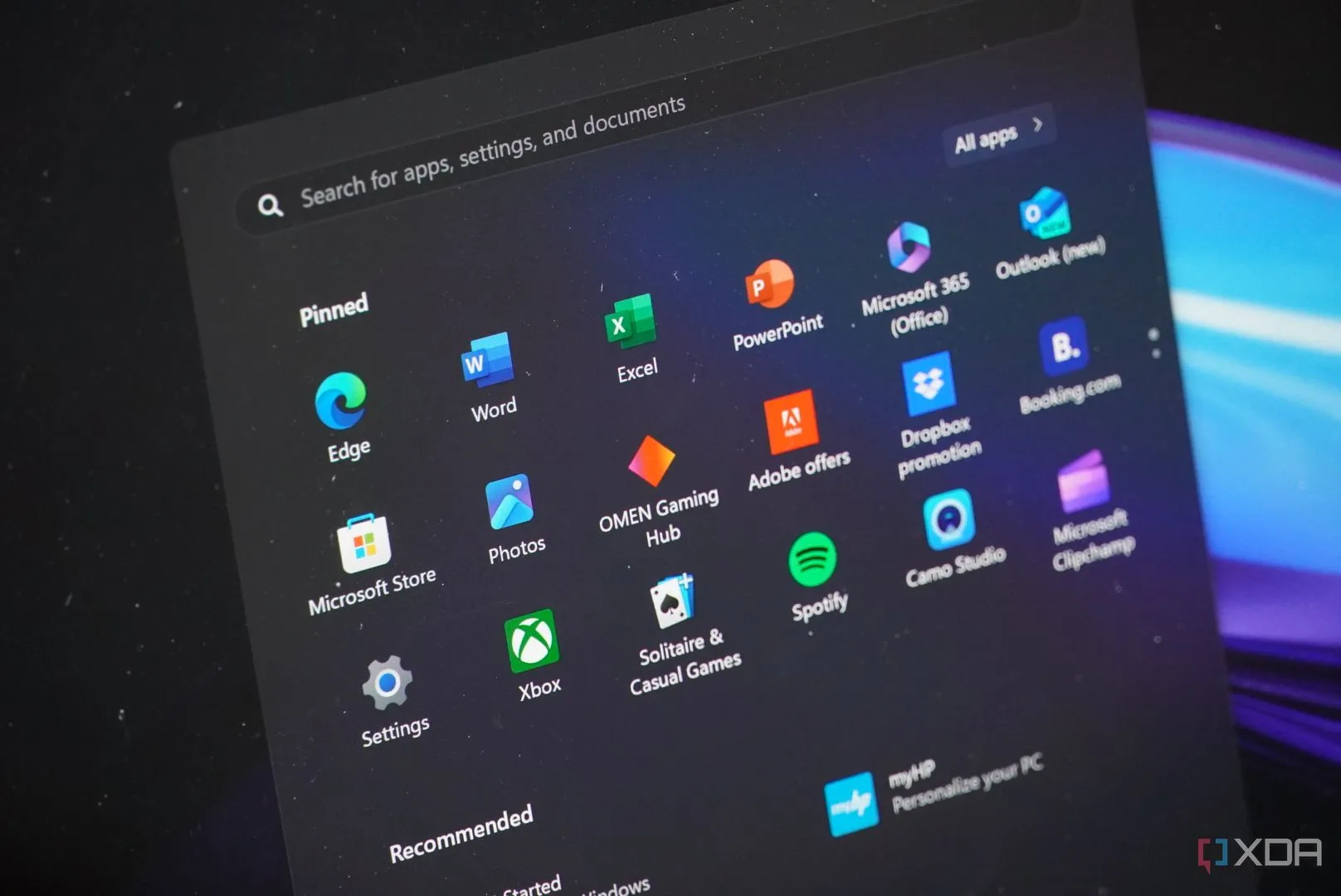 Các ứng dụng được cài đặt sẵn trên Windows 11, ví dụ về bloatware không cần thiết.