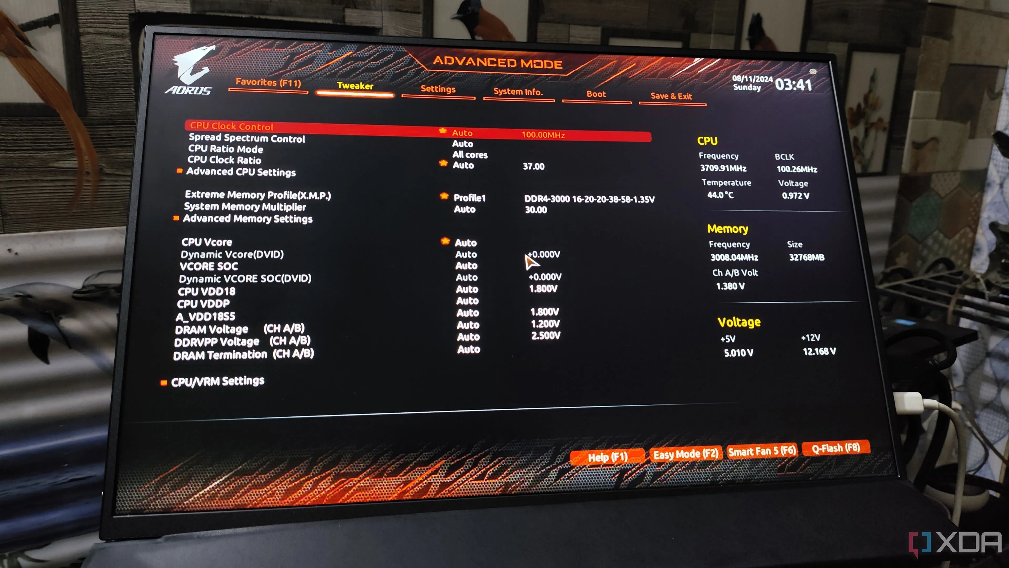 Cài đặt ép xung CPU và RAM trong giao diện BIOS của bo mạch chủ Gigabyte.