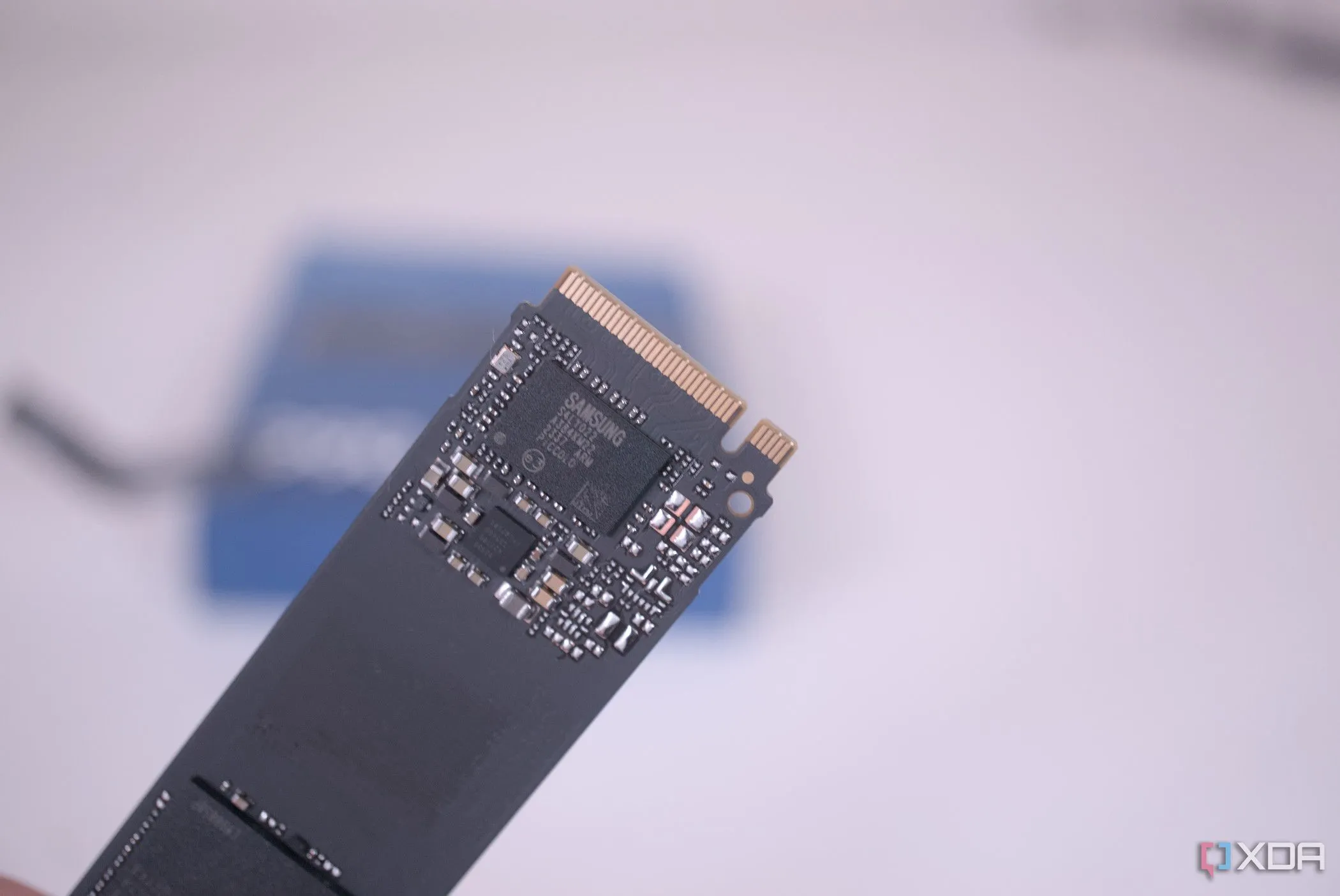 Cận cảnh bộ điều khiển Samsung 990 Evo SSD