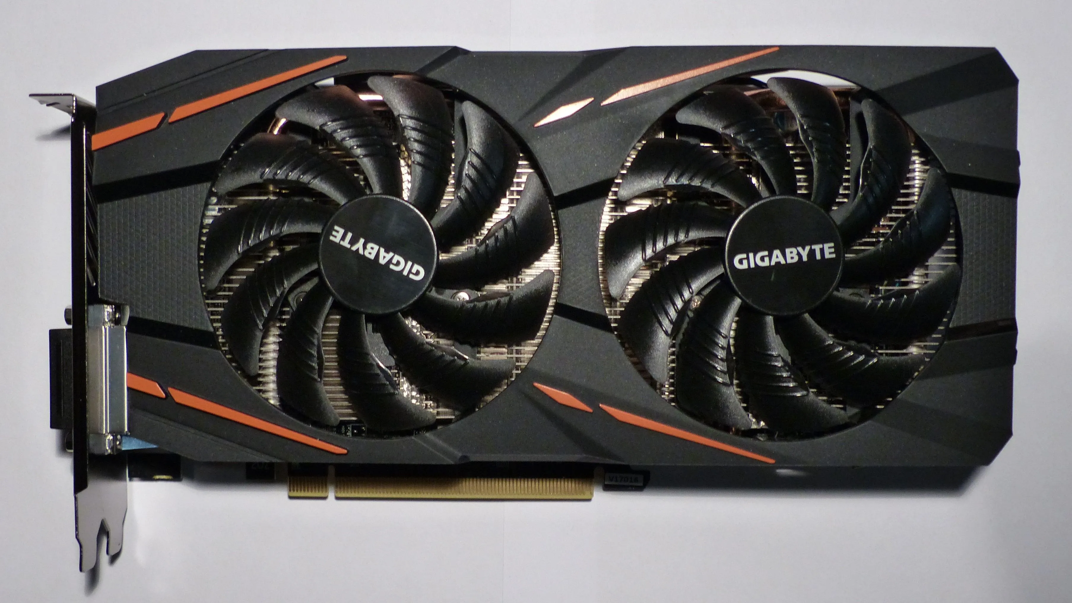 Cận cảnh card đồ họa Gigabyte Radeon RX 580, một đại diện tiêu biểu của dòng GPU AMD RX 500 series.