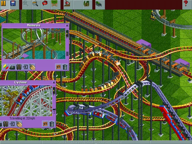 Cận cảnh một đường tàu lượn siêu tốc được xây dựng trong RollerCoaster Tycoon, nổi bật đồ họa pixel chi tiết.