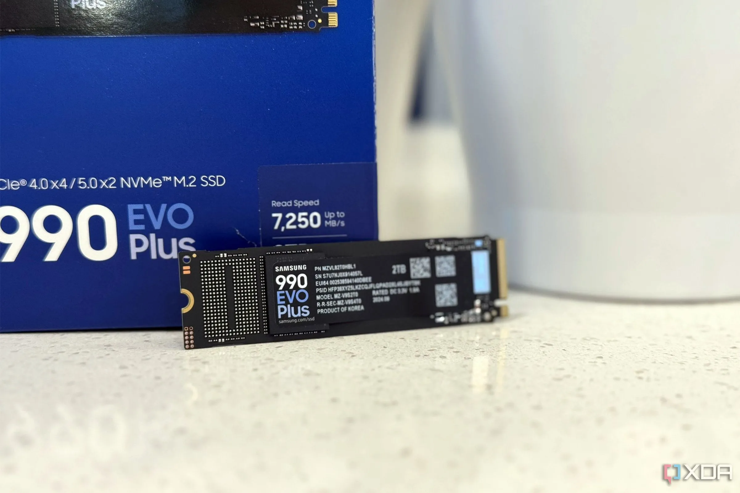 Cận cảnh ổ cứng SSD Samsung 990 EVO Plus