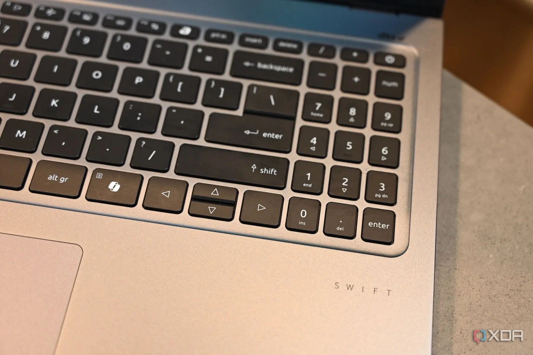 Cận cảnh phím Copilot trên laptop Acer Swift Go 14 (2024) sau khi được Microsoft cho phép tùy chỉnh chức năng.